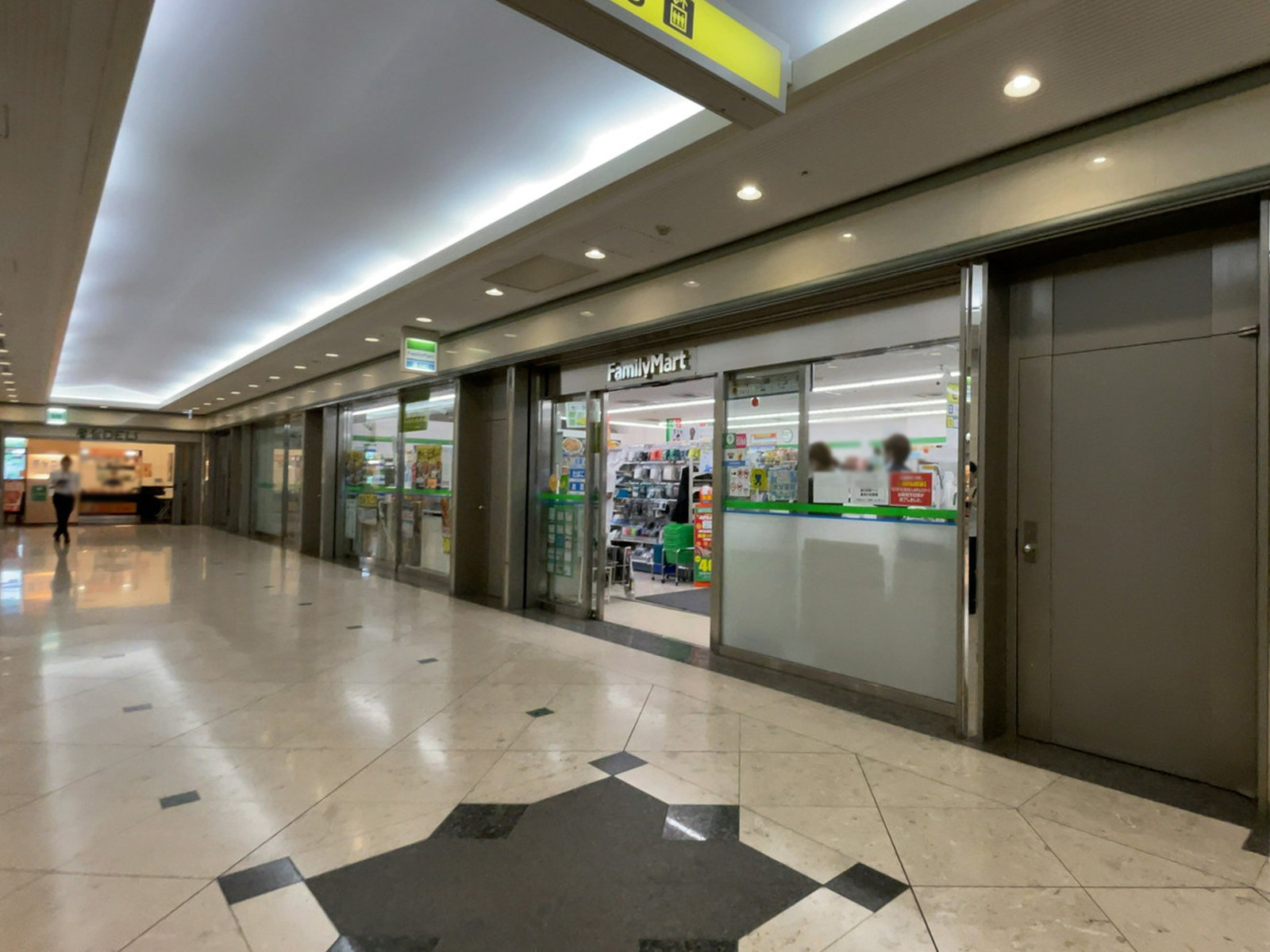 ビル内のファミリーマート 赤坂パークビル店