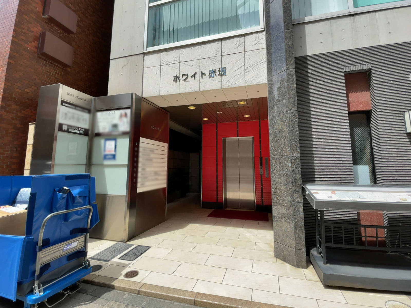 オフィスビル出入口