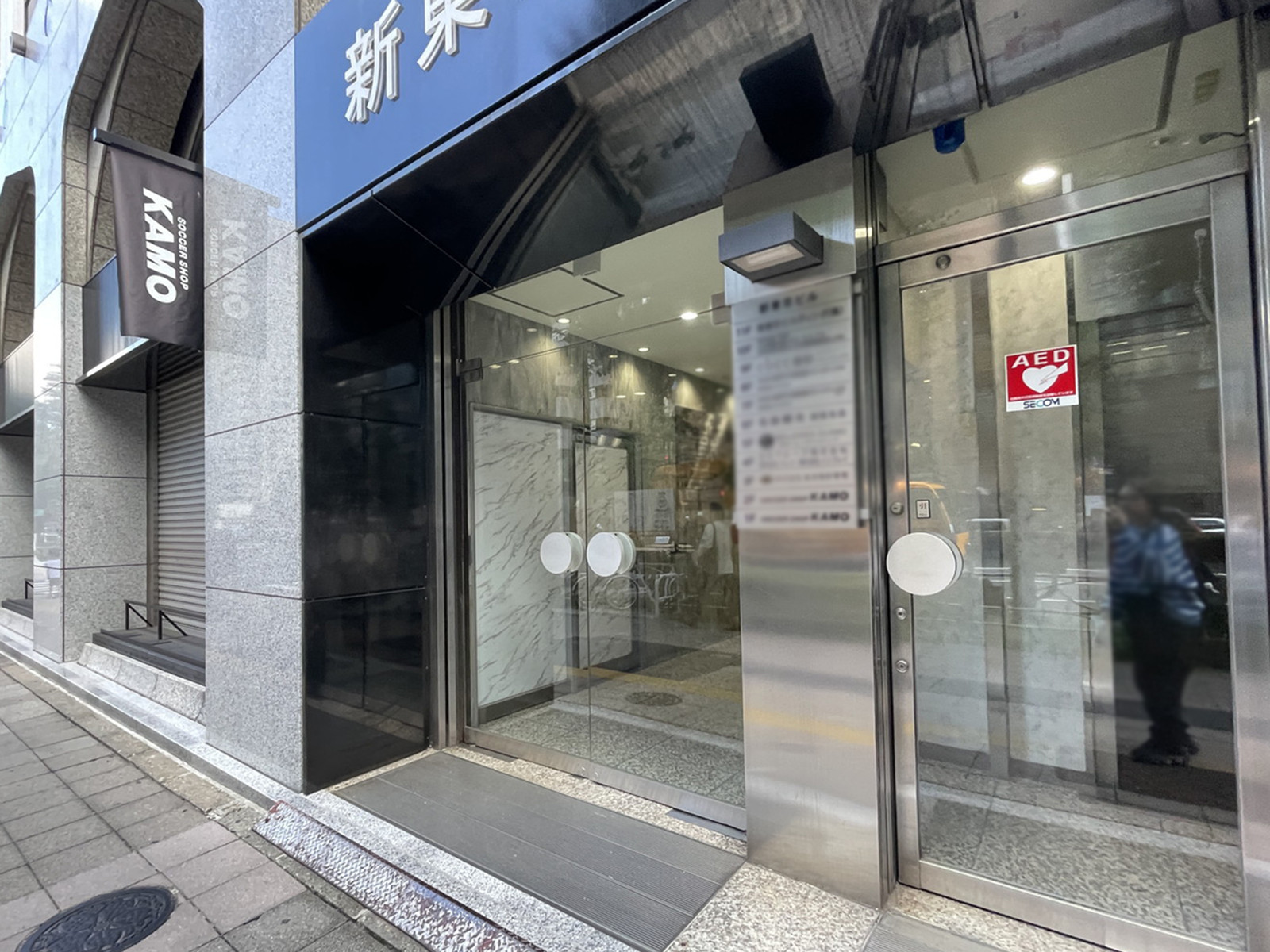 オフィスビル出入口