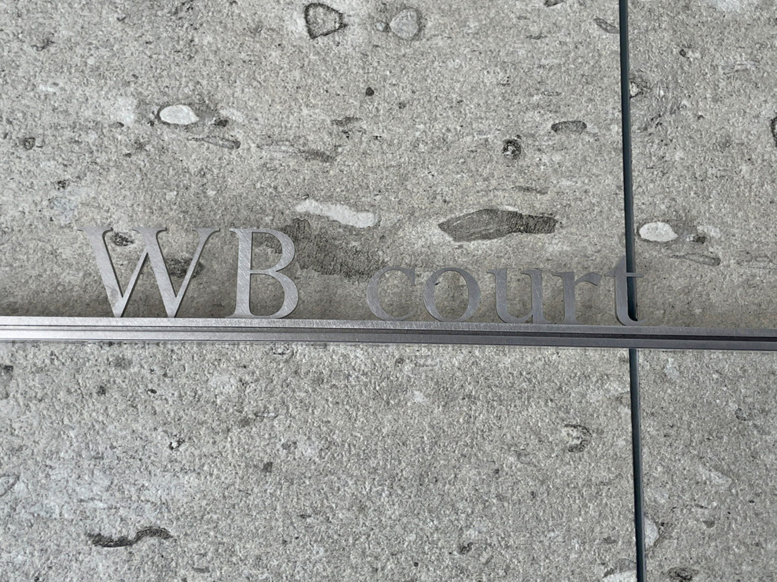 ネームプレート：WB court