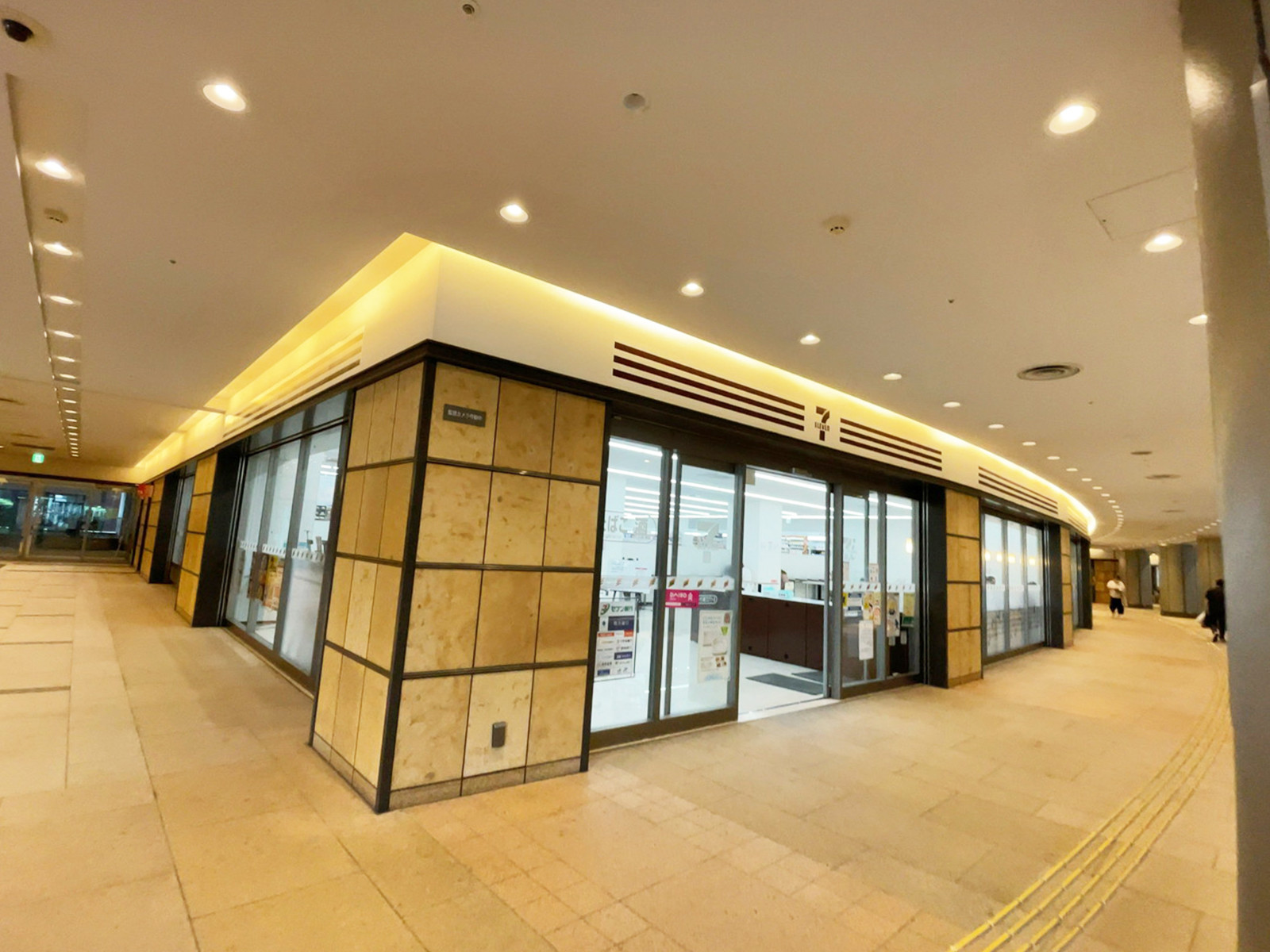 施設内のセブンイレブン ミューザ川崎店