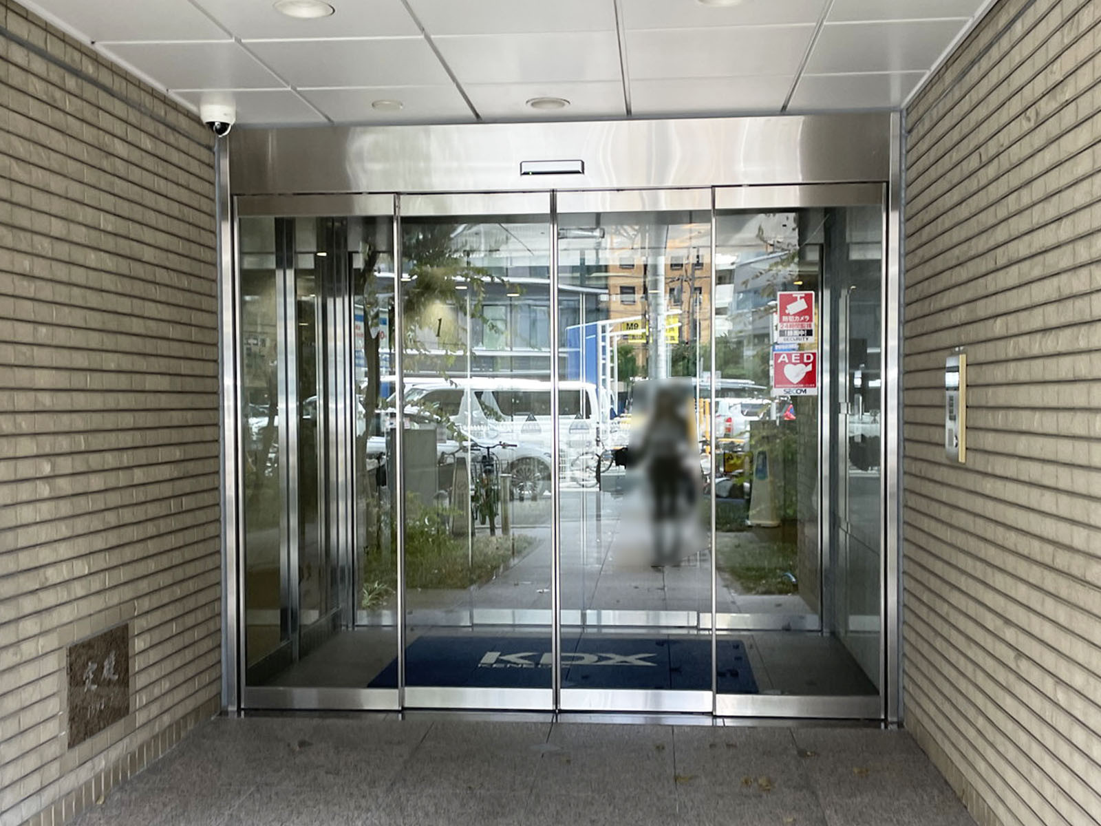 オフィスビル出入口