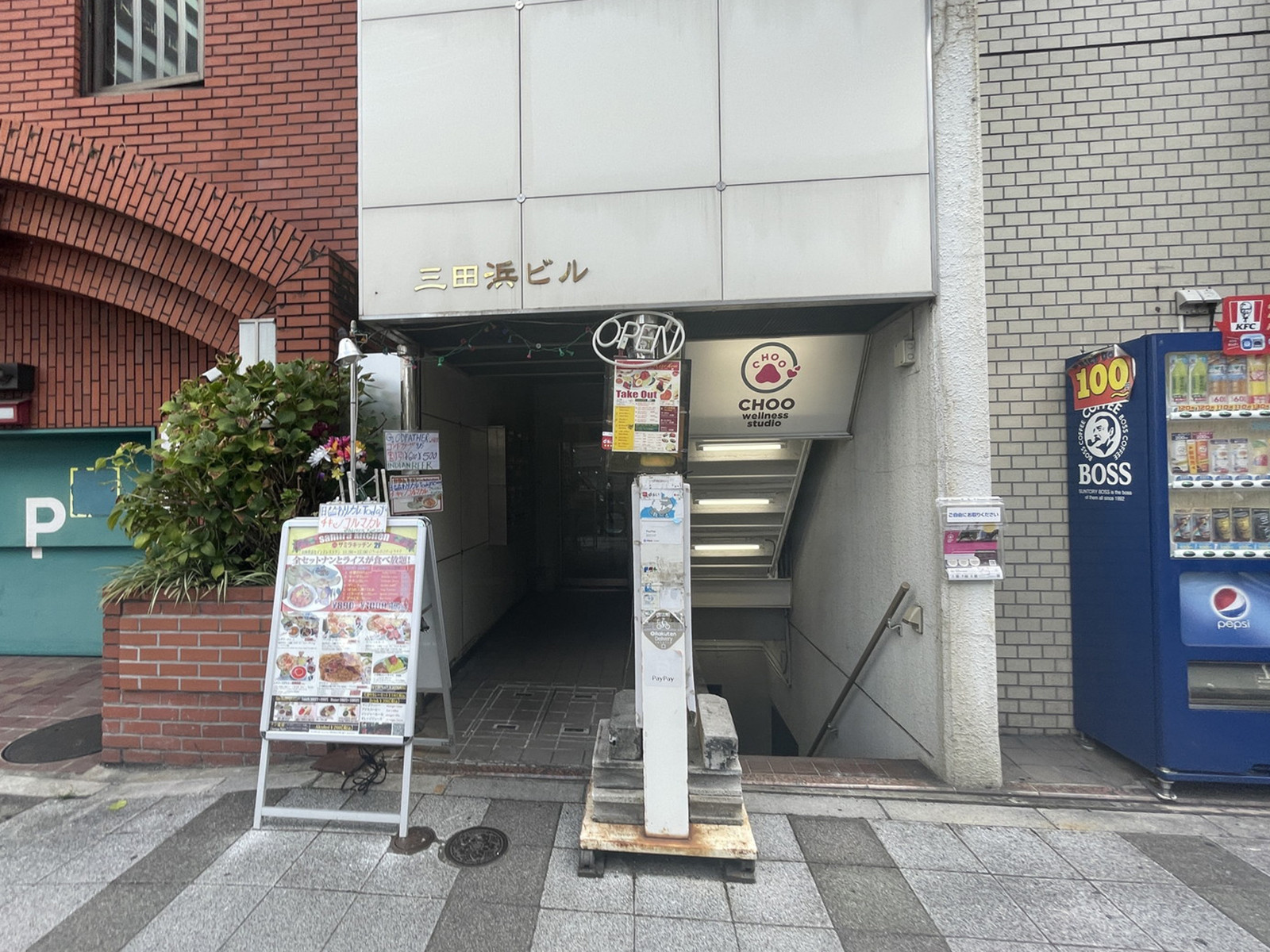 オフィスビル出入口