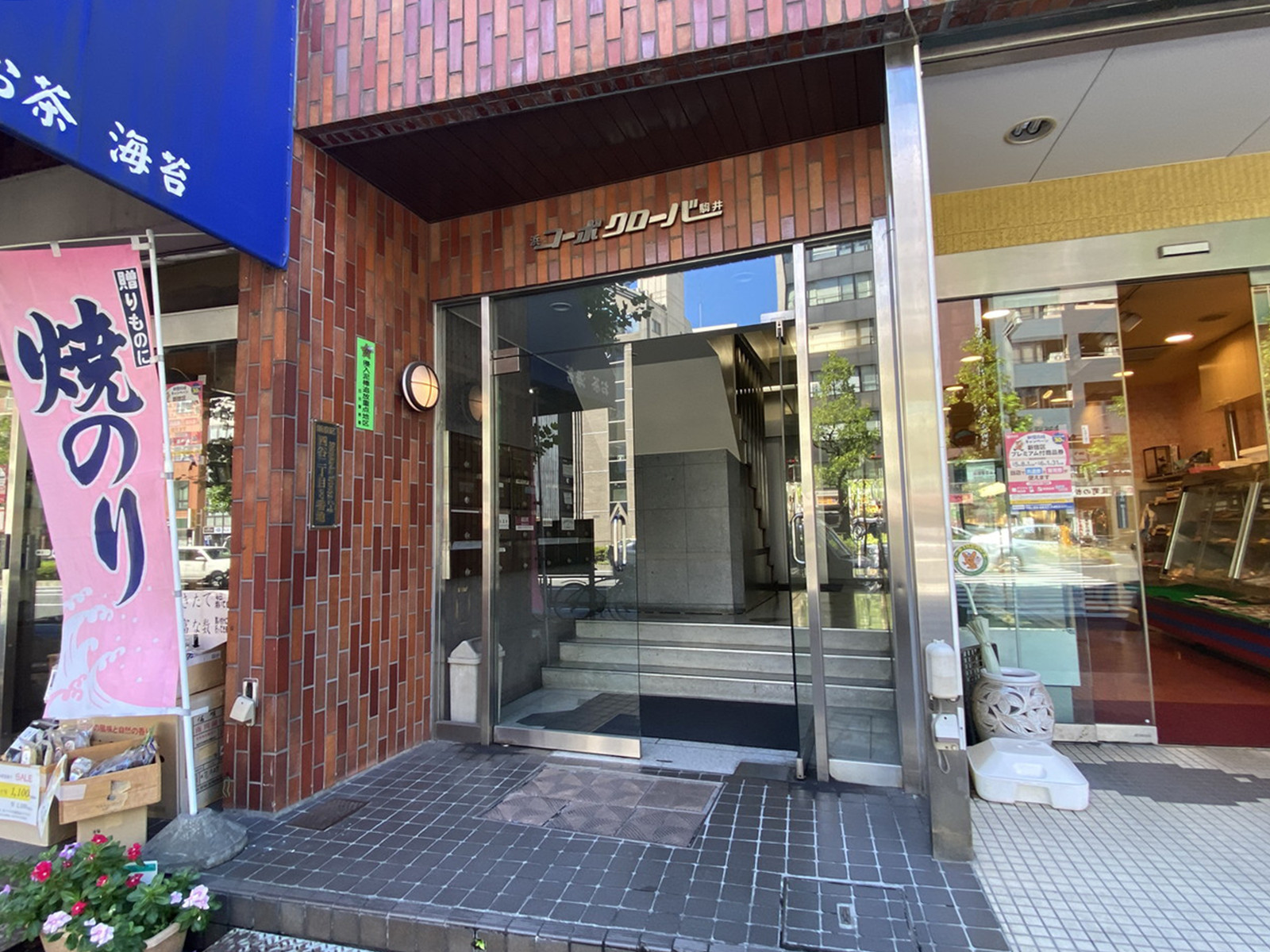 オフィスビル出入口