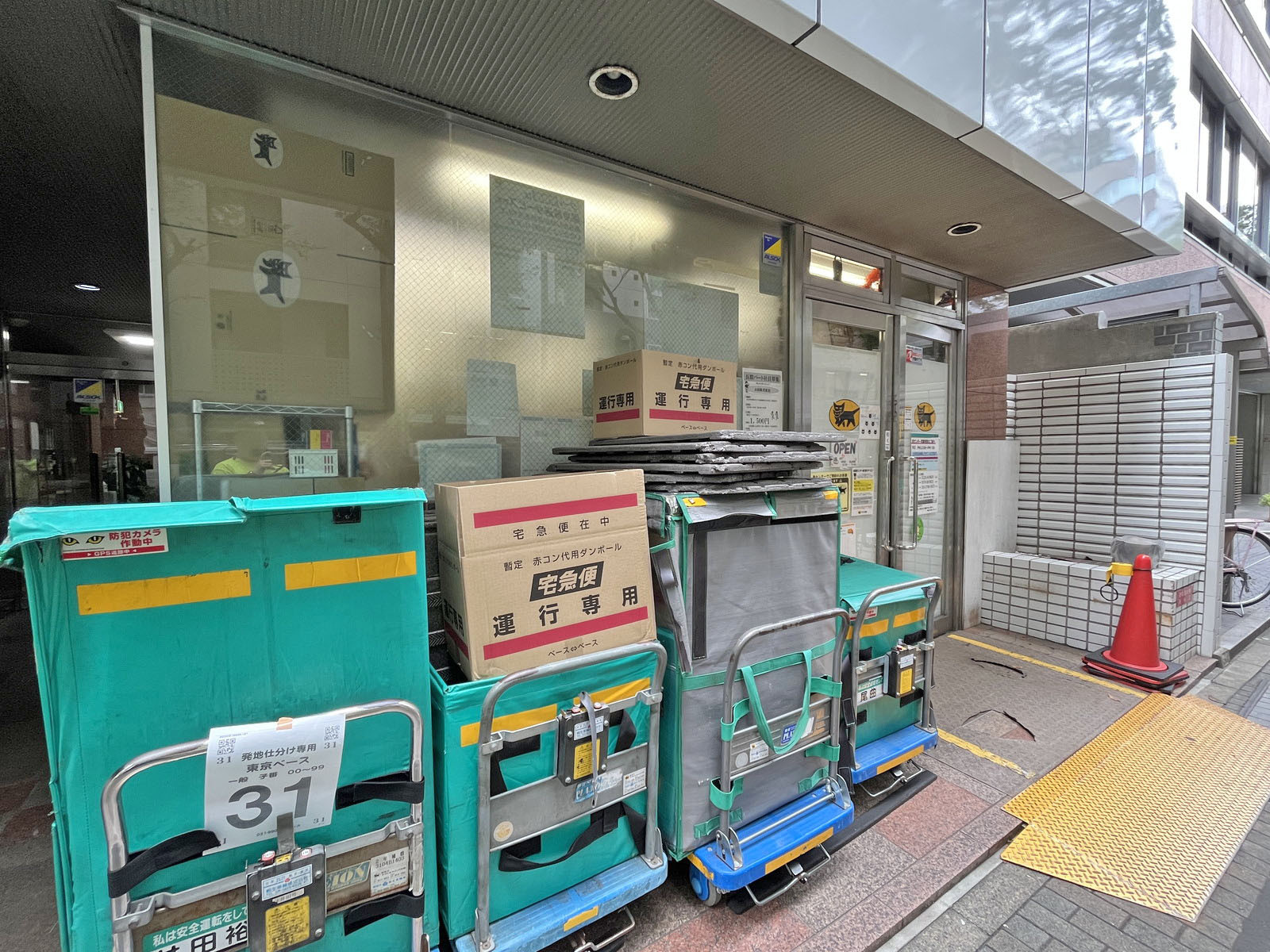 1階テナントの様子