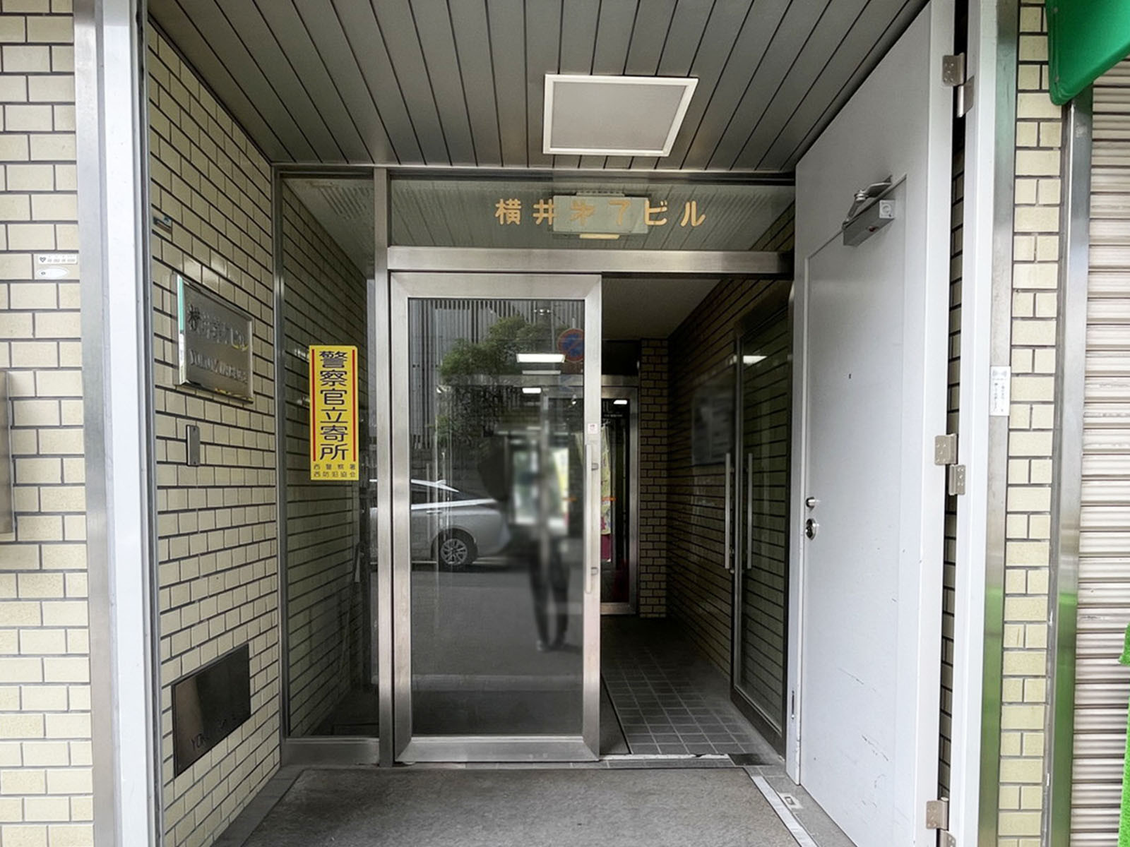 オフィスビル出入口