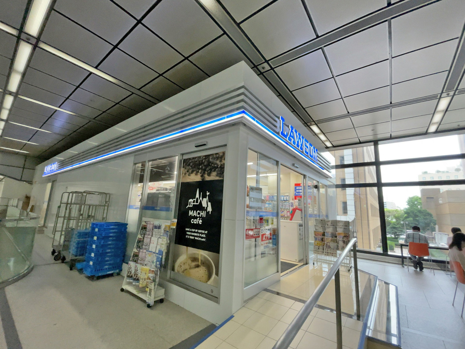 エントランス内のローソン 川崎テックセンター店