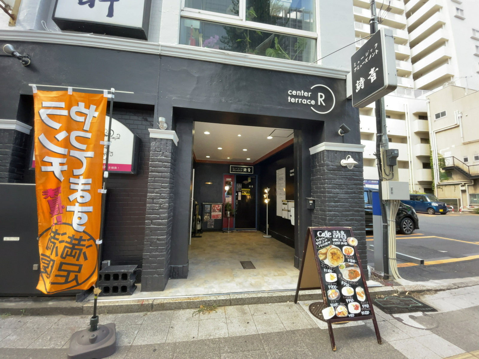 オフィスビル出入口