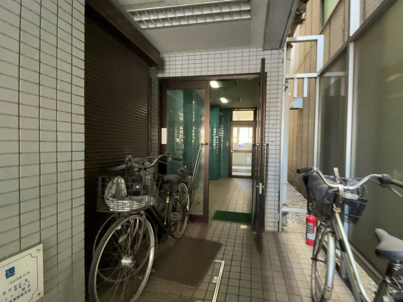 物件出入り口