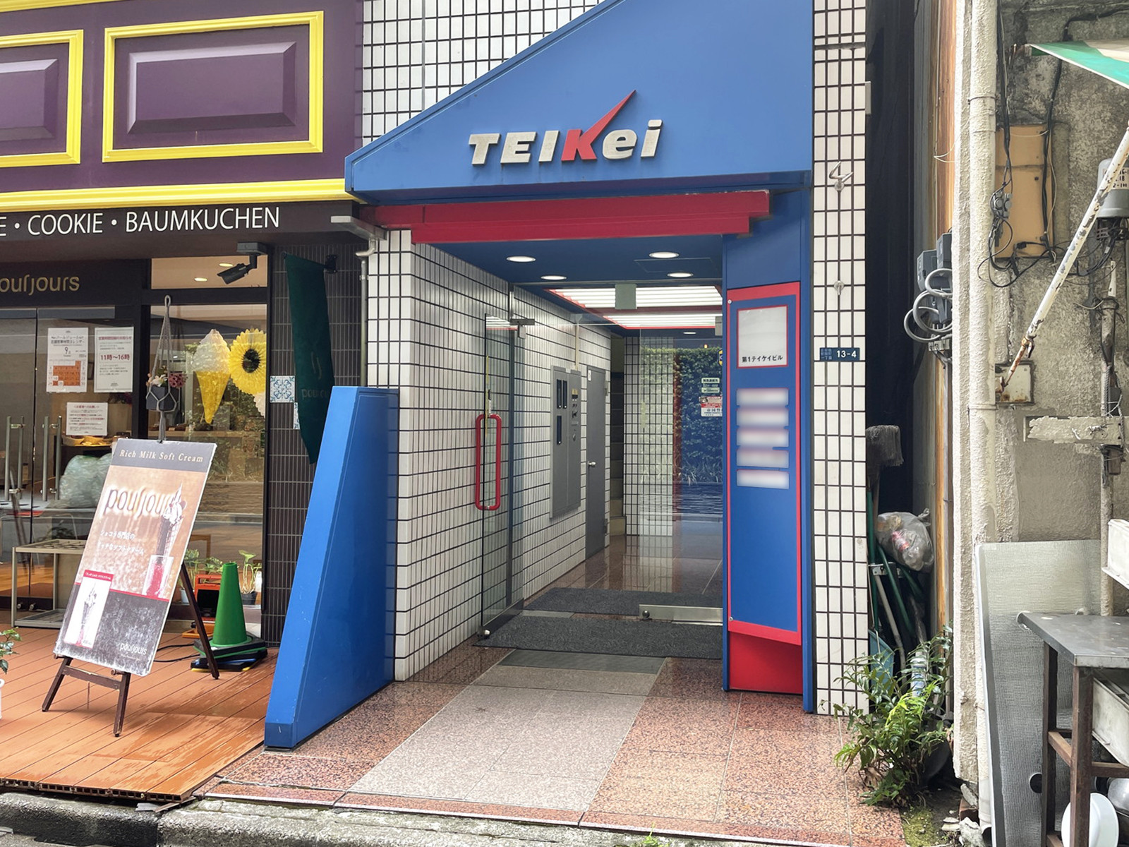 オフィスビル出入口