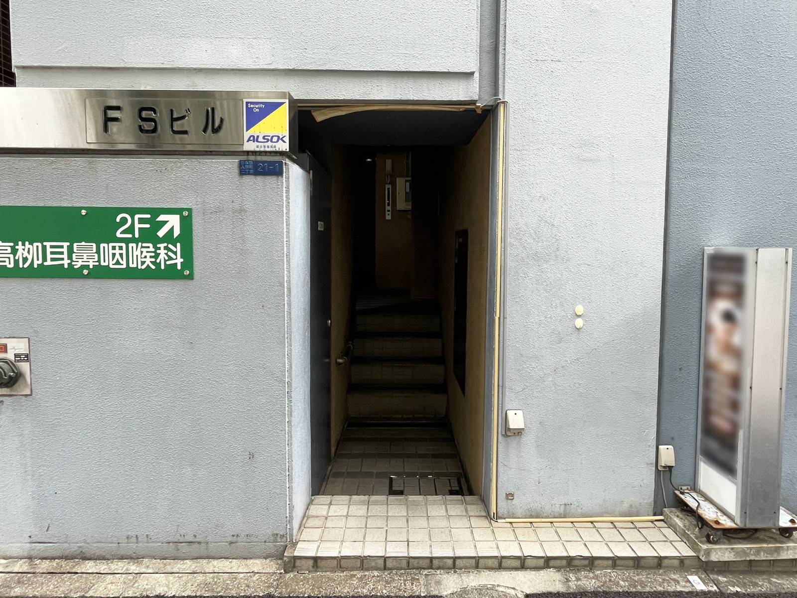 オフィスビル出入口