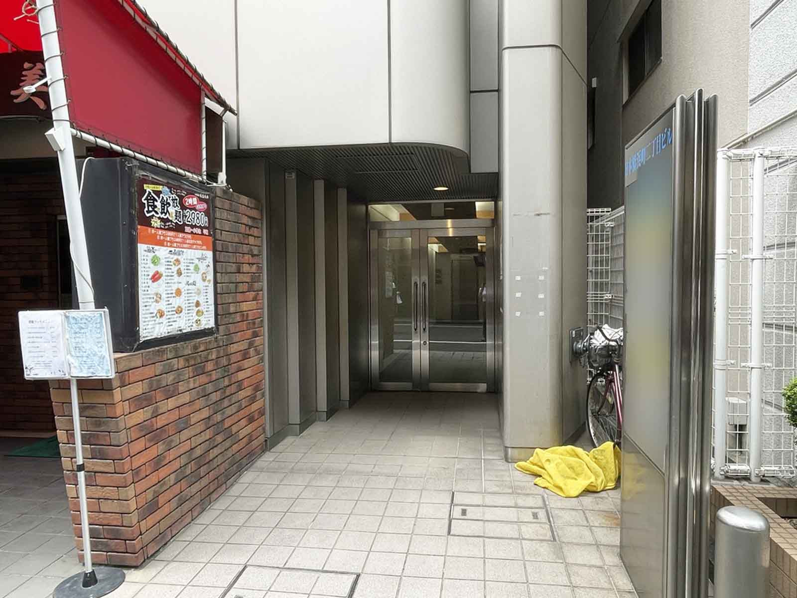 オフィスビル出入口
