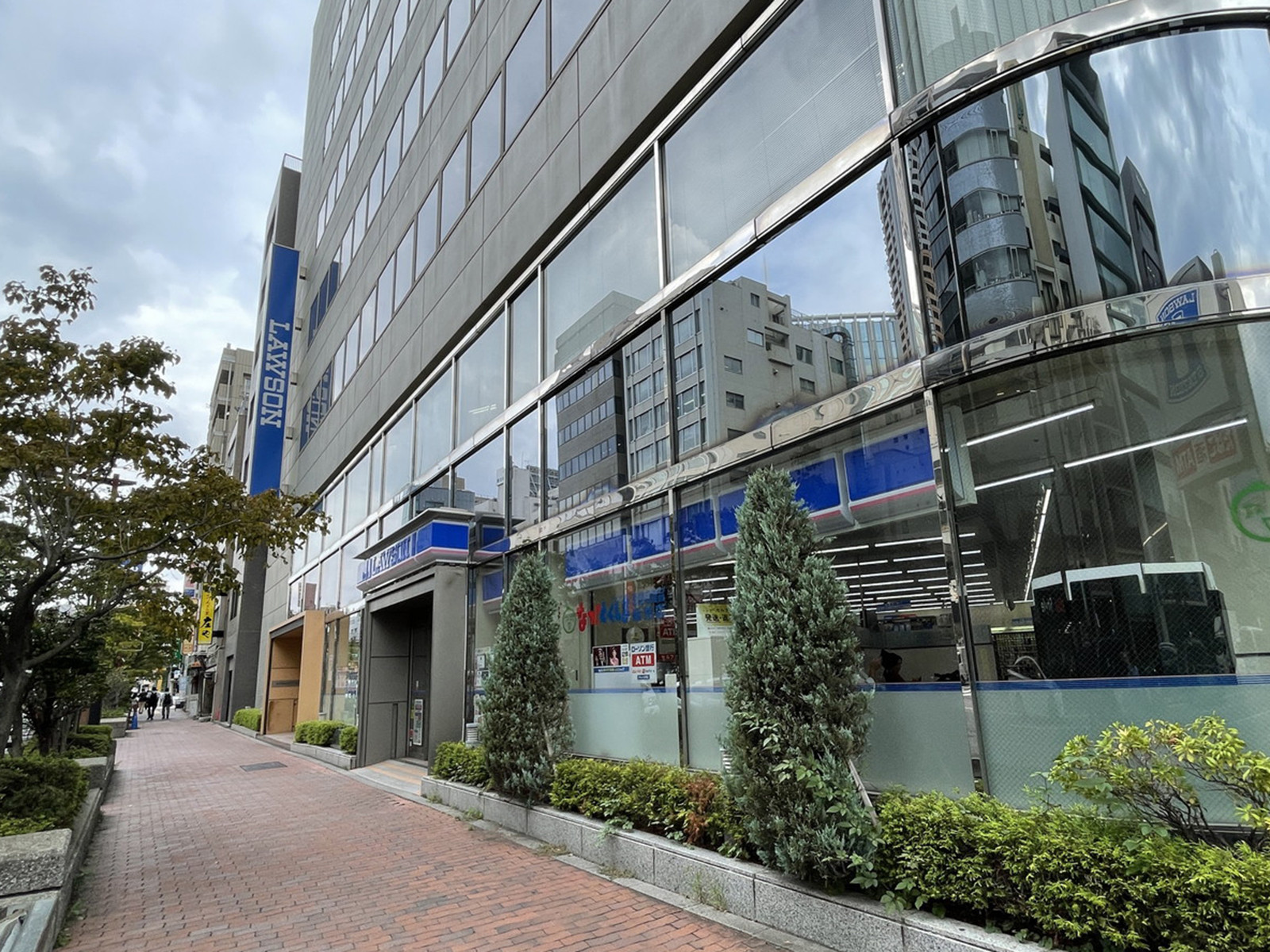 1階のローソン 飯田橋3丁目店