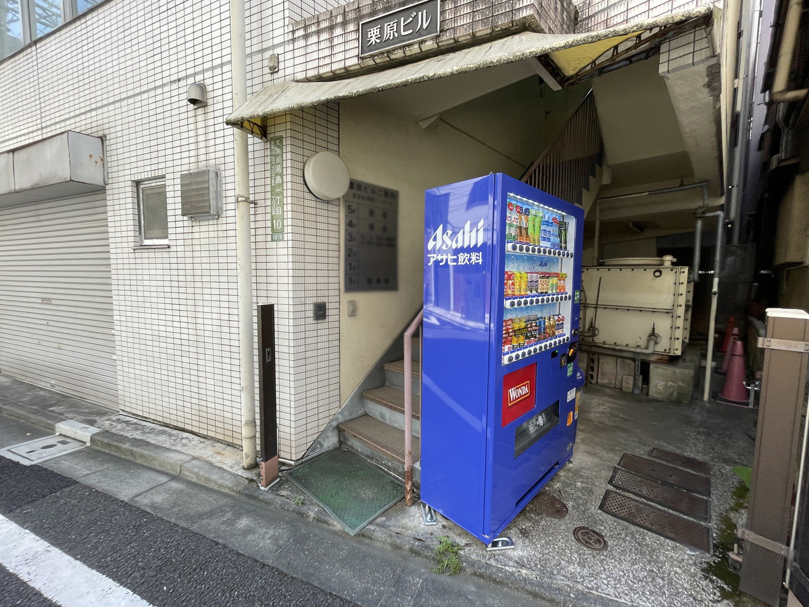 オフィスビル出入口