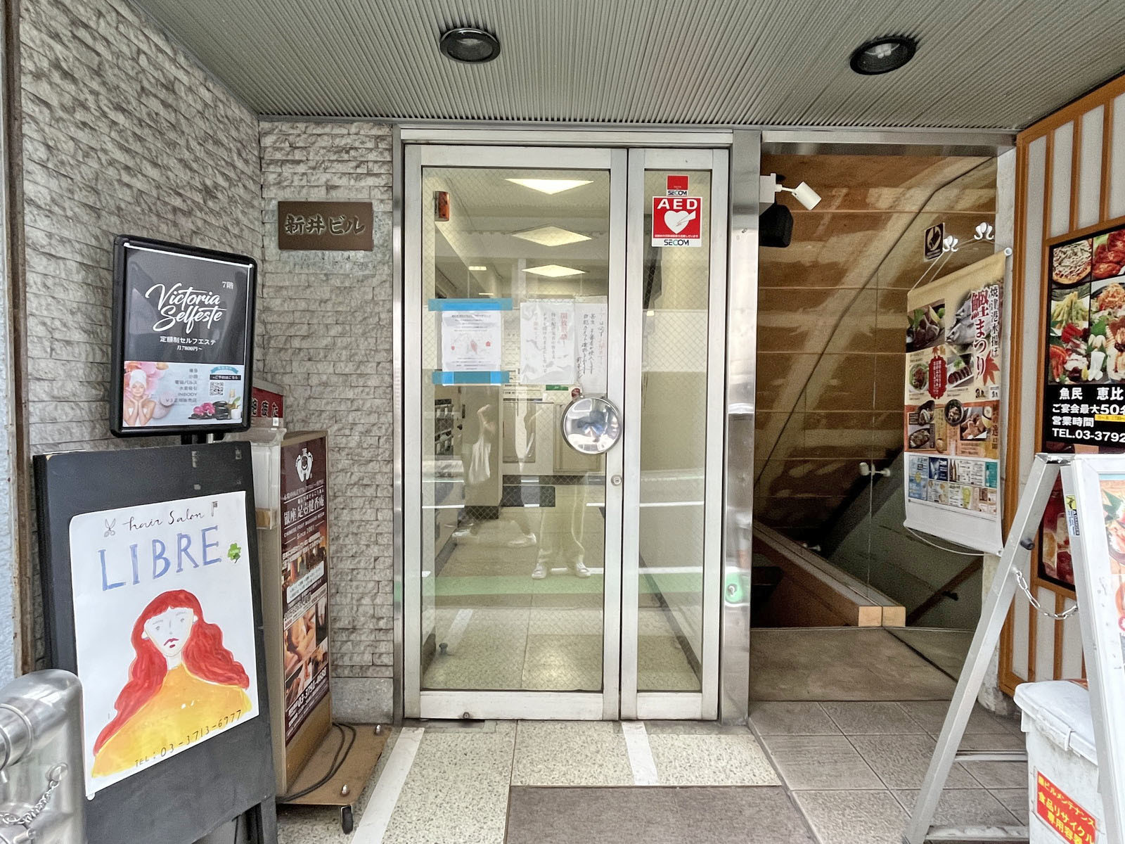 オフィスビル出入口