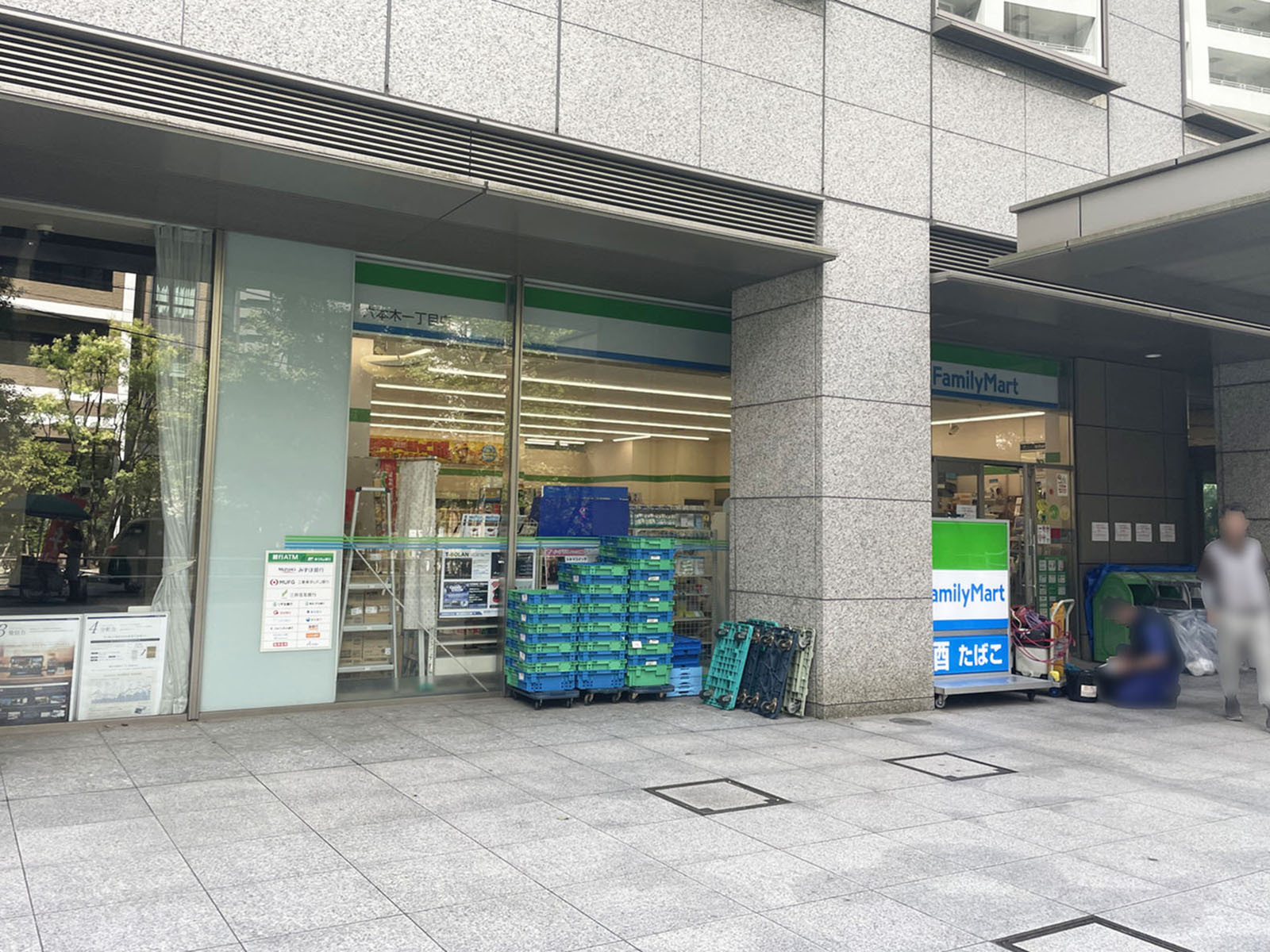 1階のファミリーマート 六本木一丁目店