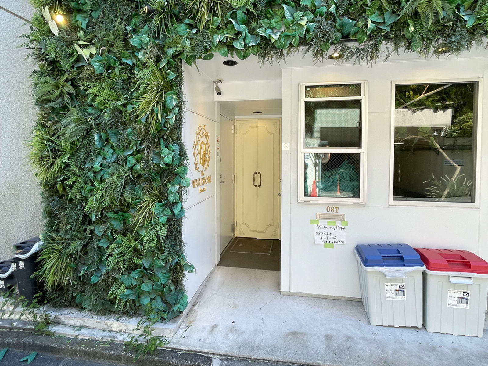 オフィスビル出入口