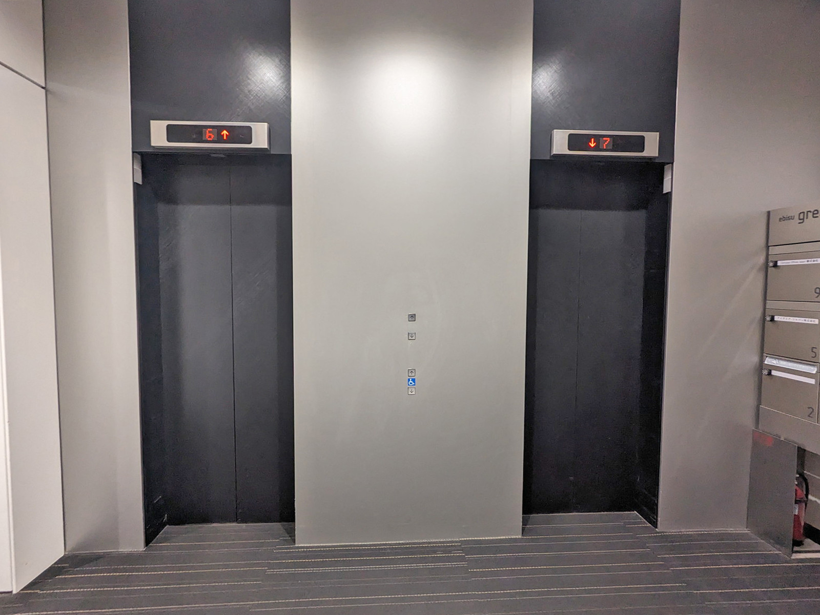 エレベーター(2基)