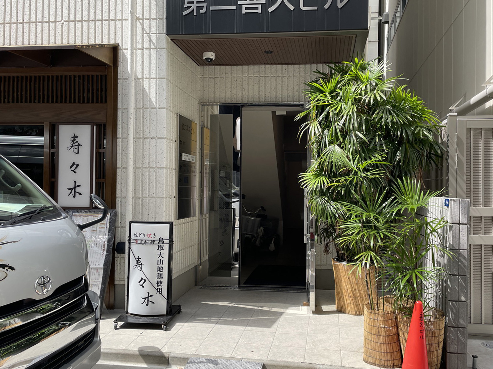 オフィスビル出入口