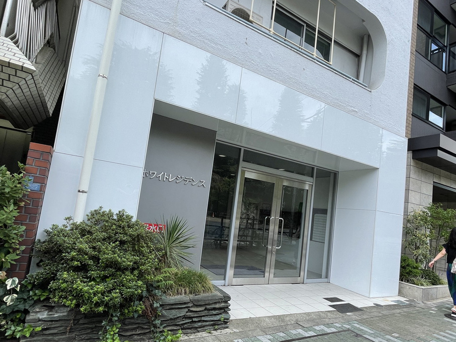 オフィスビル出入口