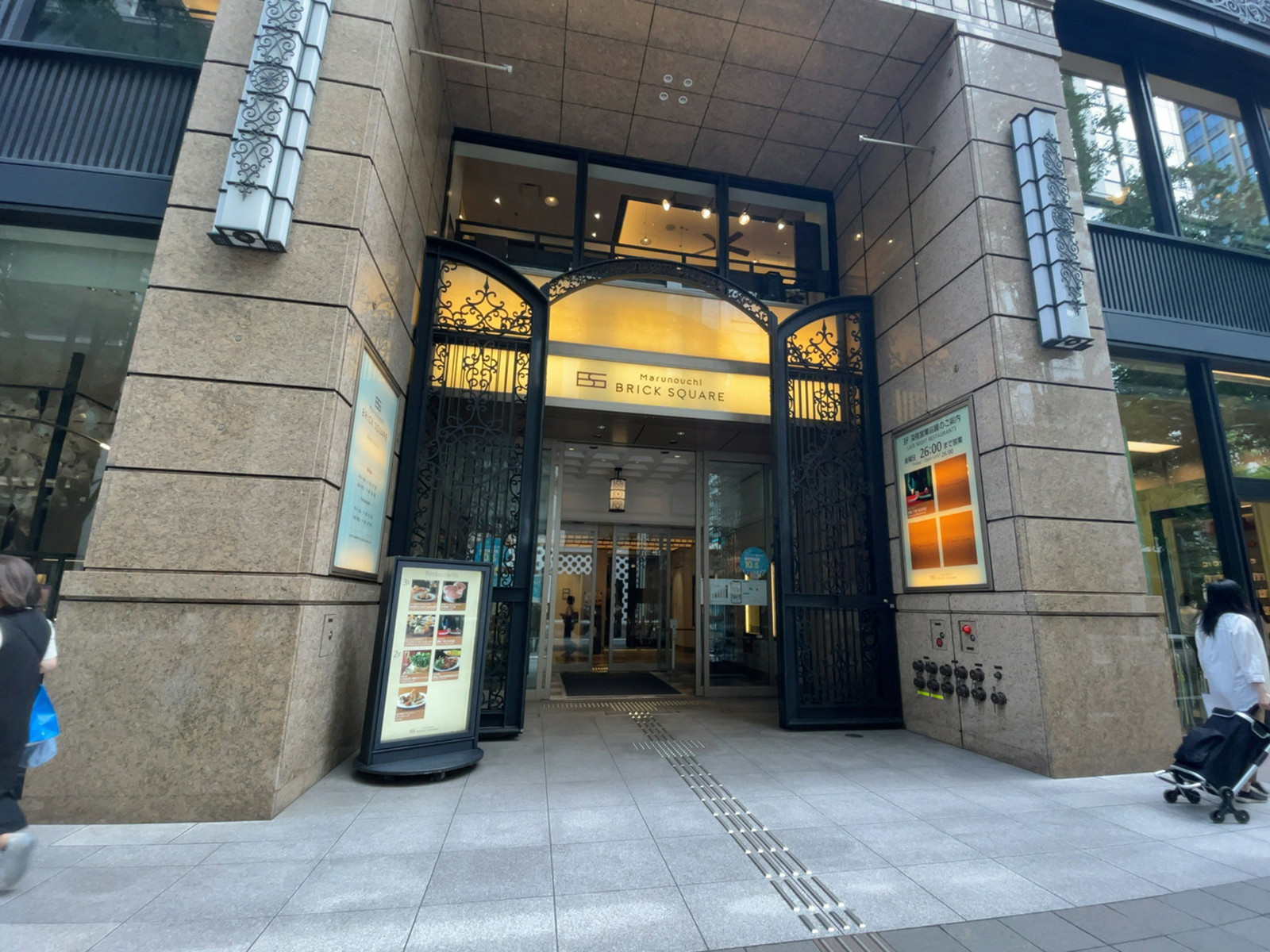 併設された商業施設