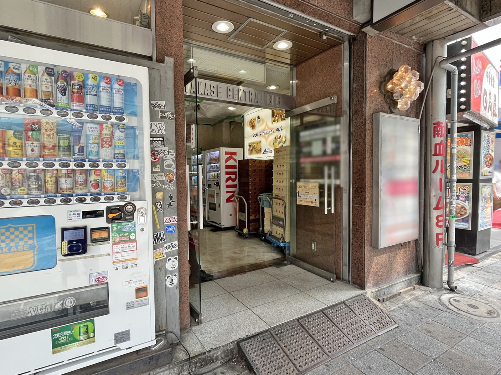 オフィスビル出入り口