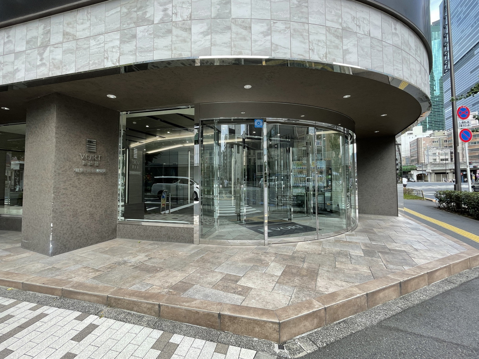 オフィスビル出入口