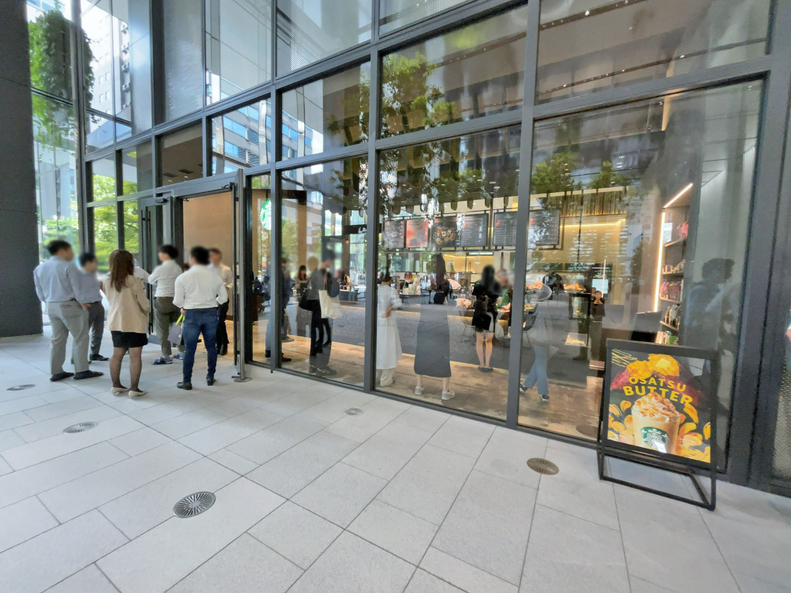 1階のスターバックス虎ノ門ヒルズビジネスタワー店