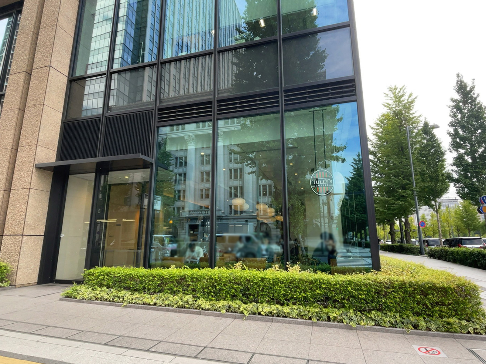 1階のタリーズコーヒー 東京商工会議所ビル店