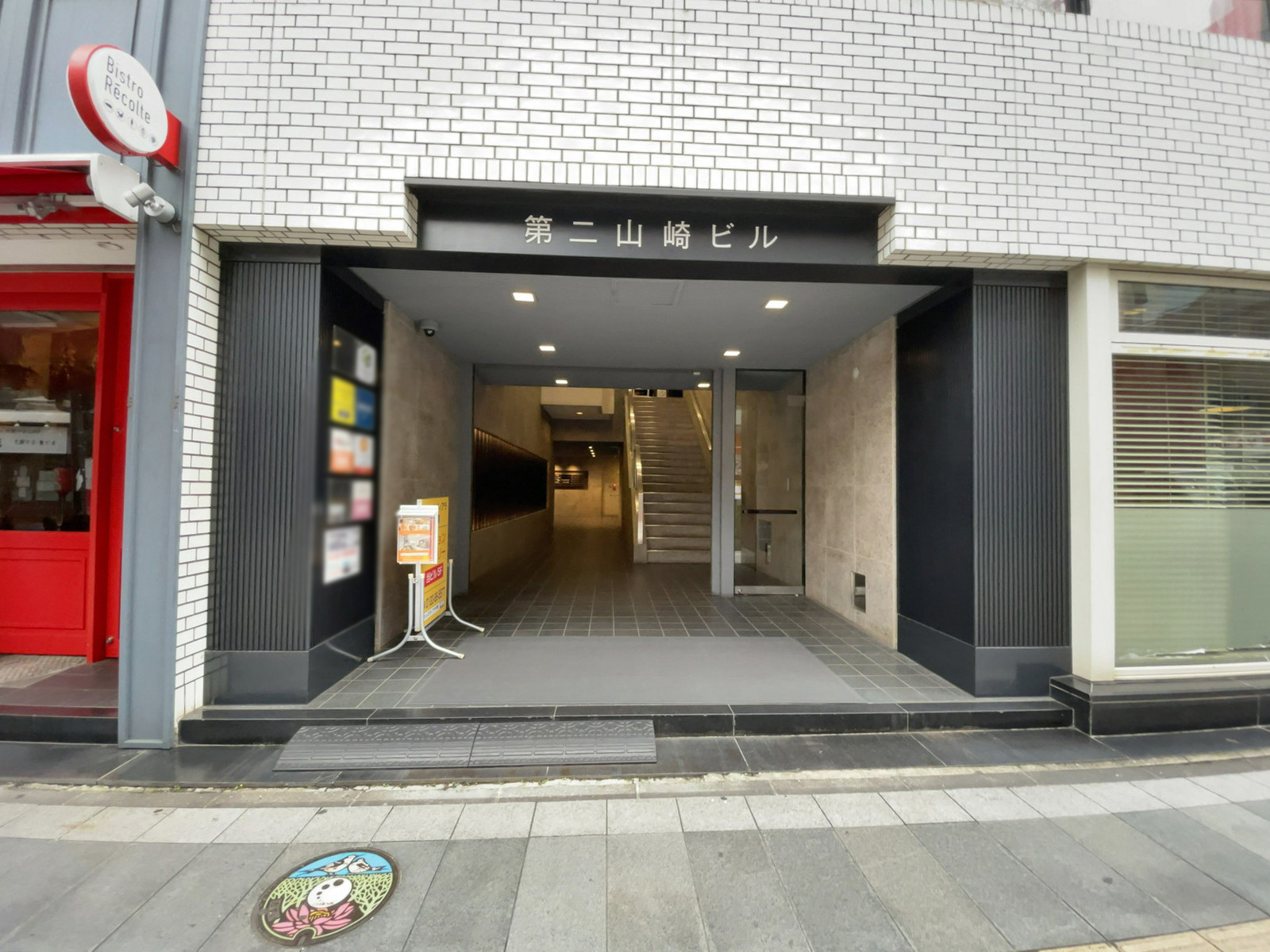 オフィスビル出入口