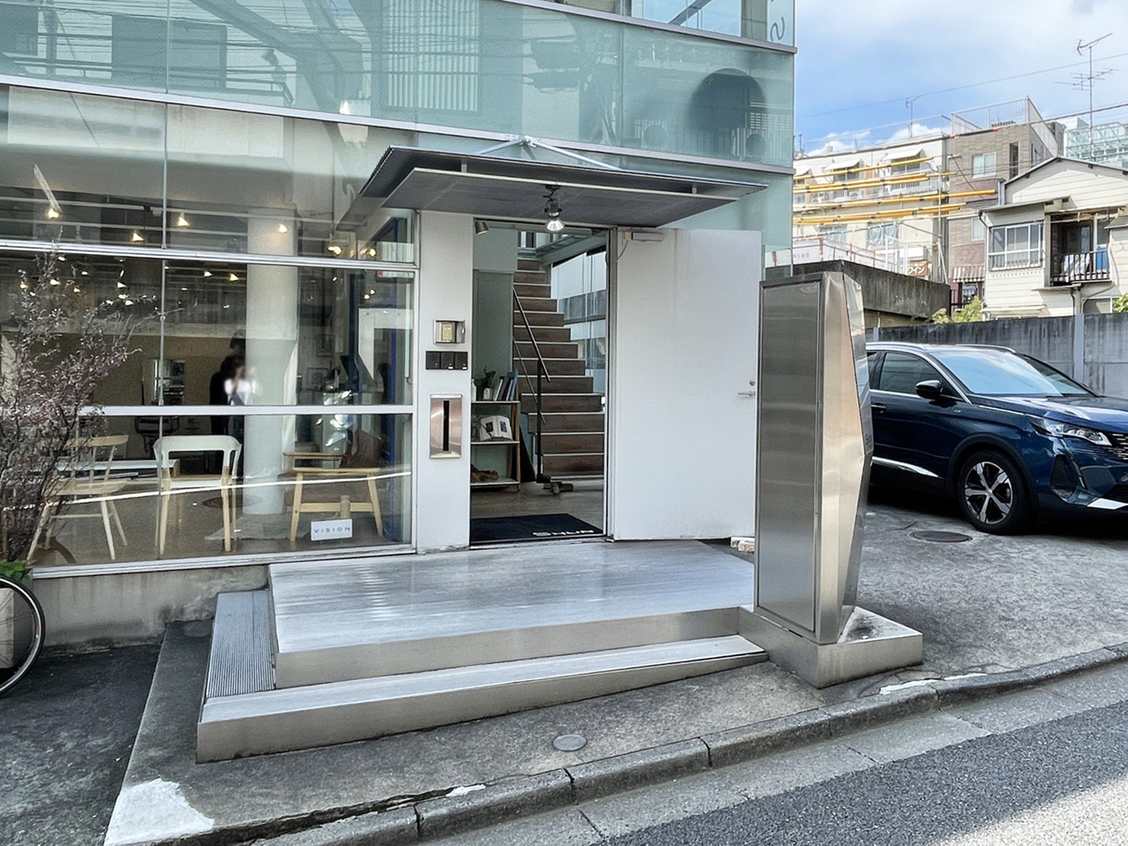 オフィスビル出入口