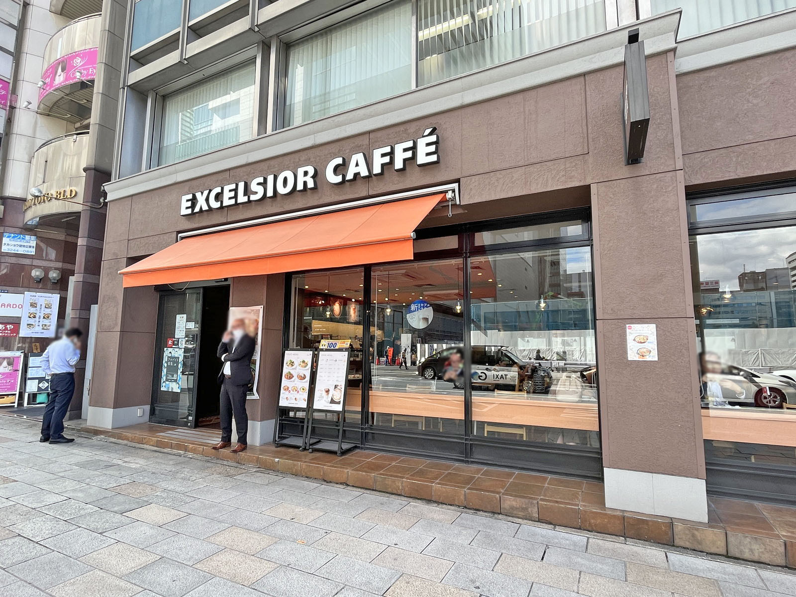 1階のエクセルシオールカフェ日本橋一丁目店