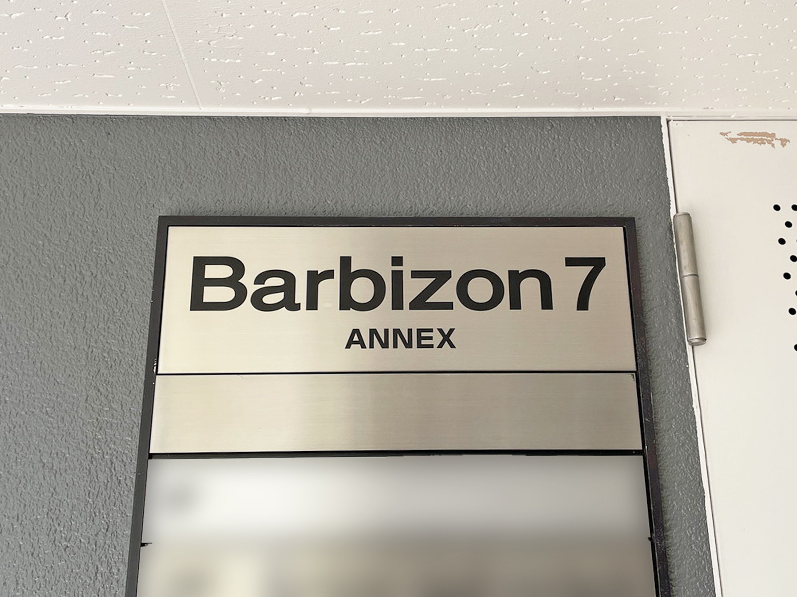ネームプレート：Barbizon7 ANNEX