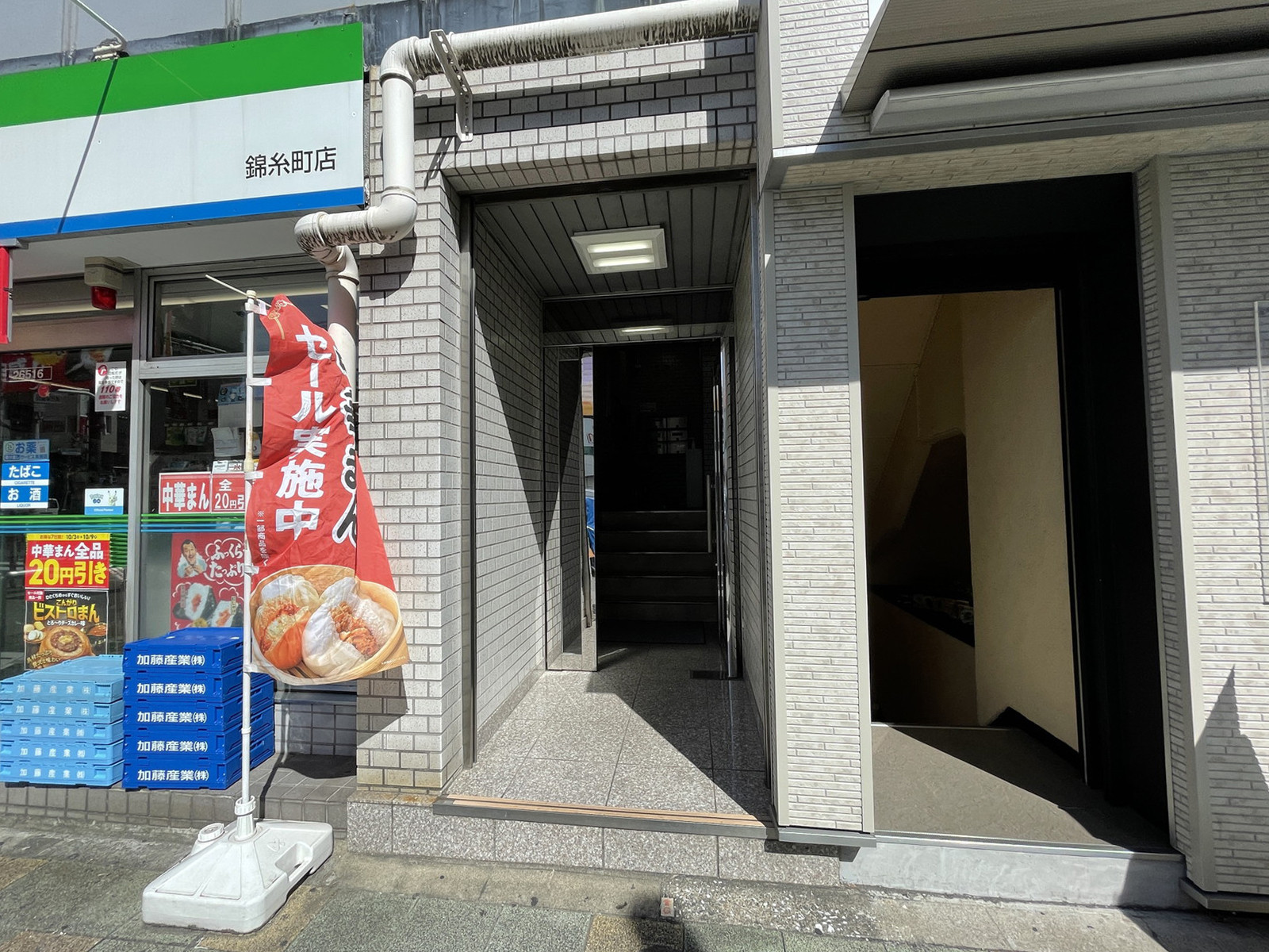 オフィスビル出入口