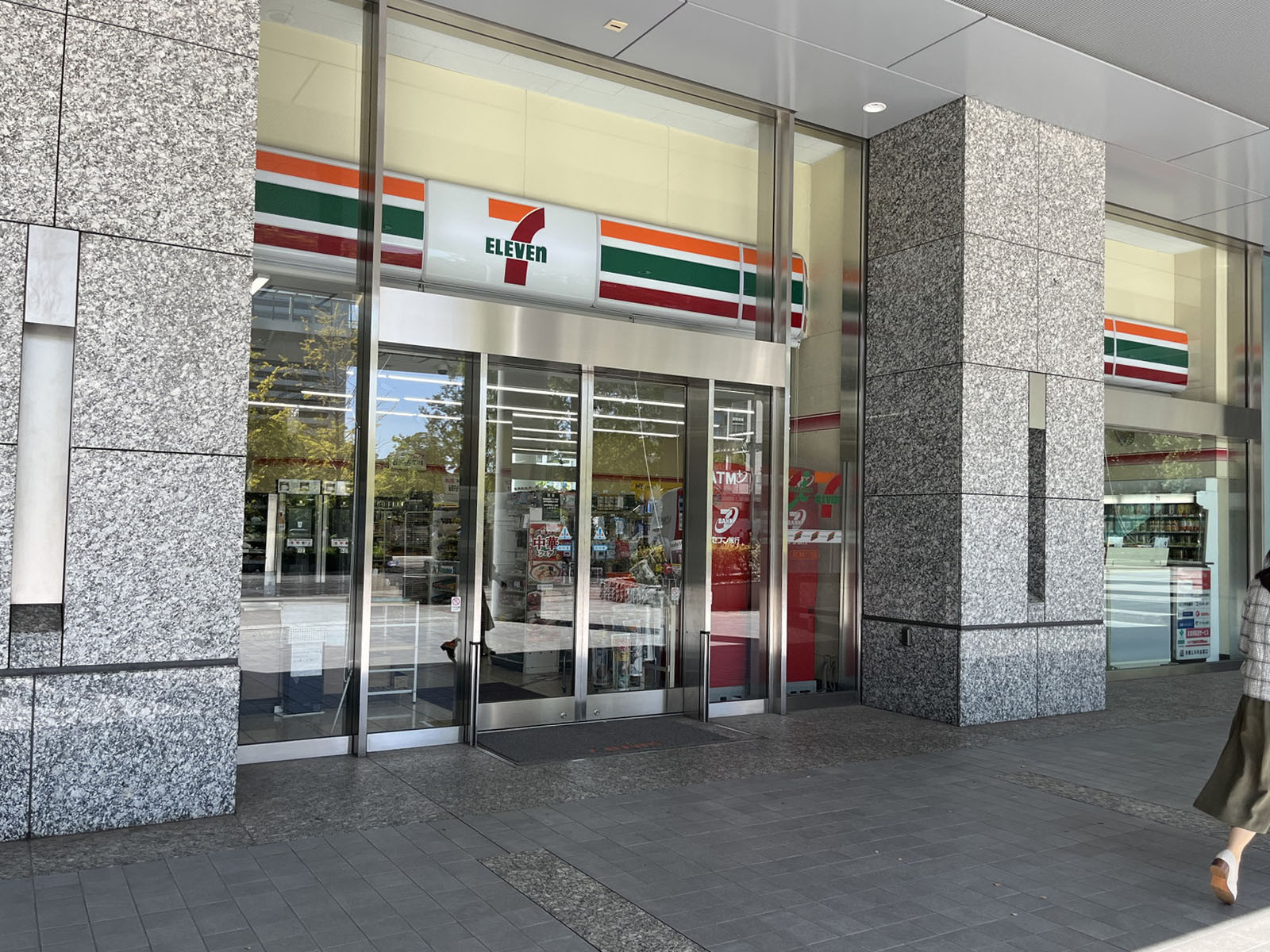 1階のセブンイレブン港区海岸1丁目店