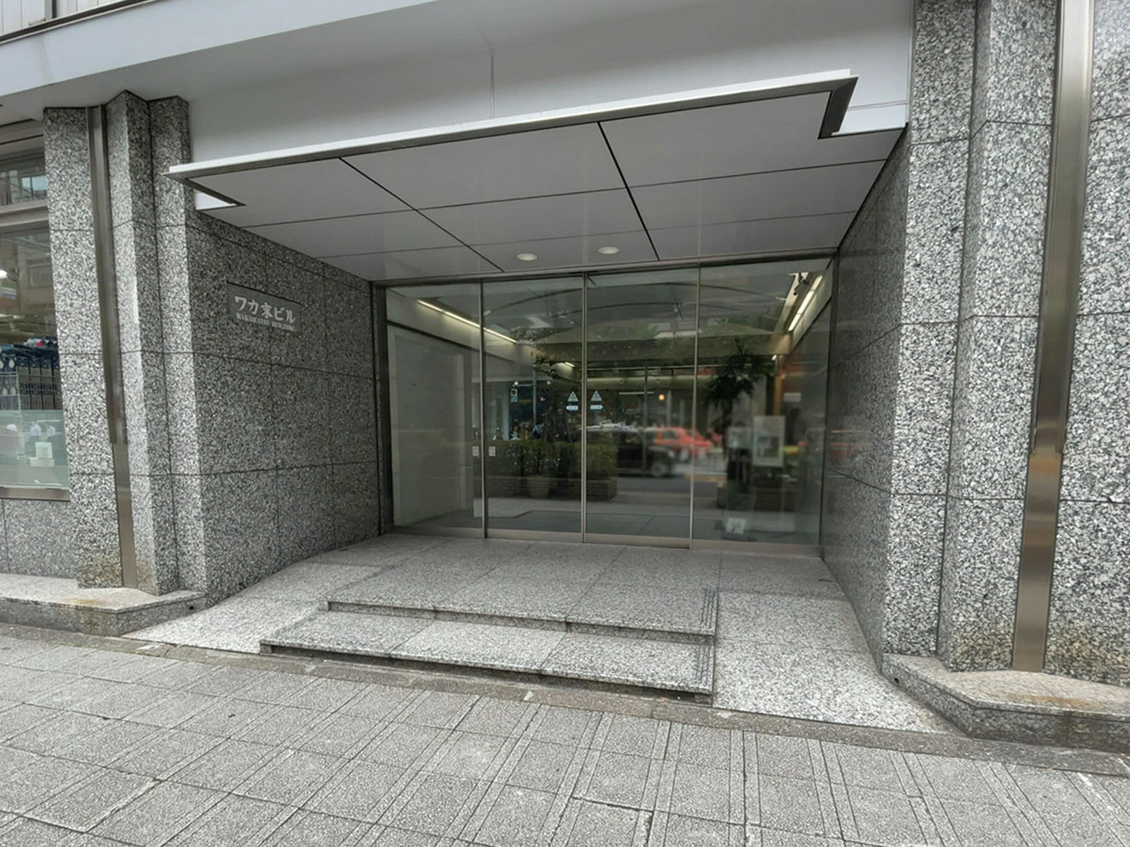 オフィスビル出入口