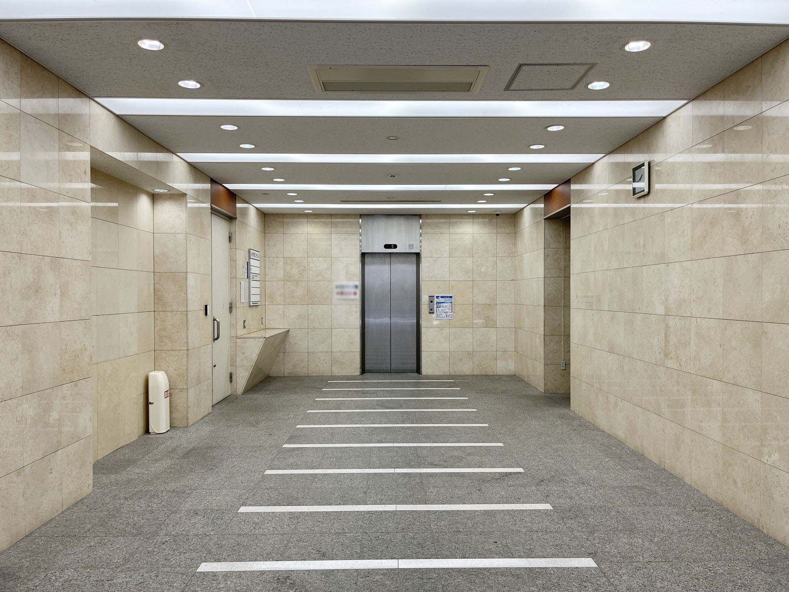エントランスホール