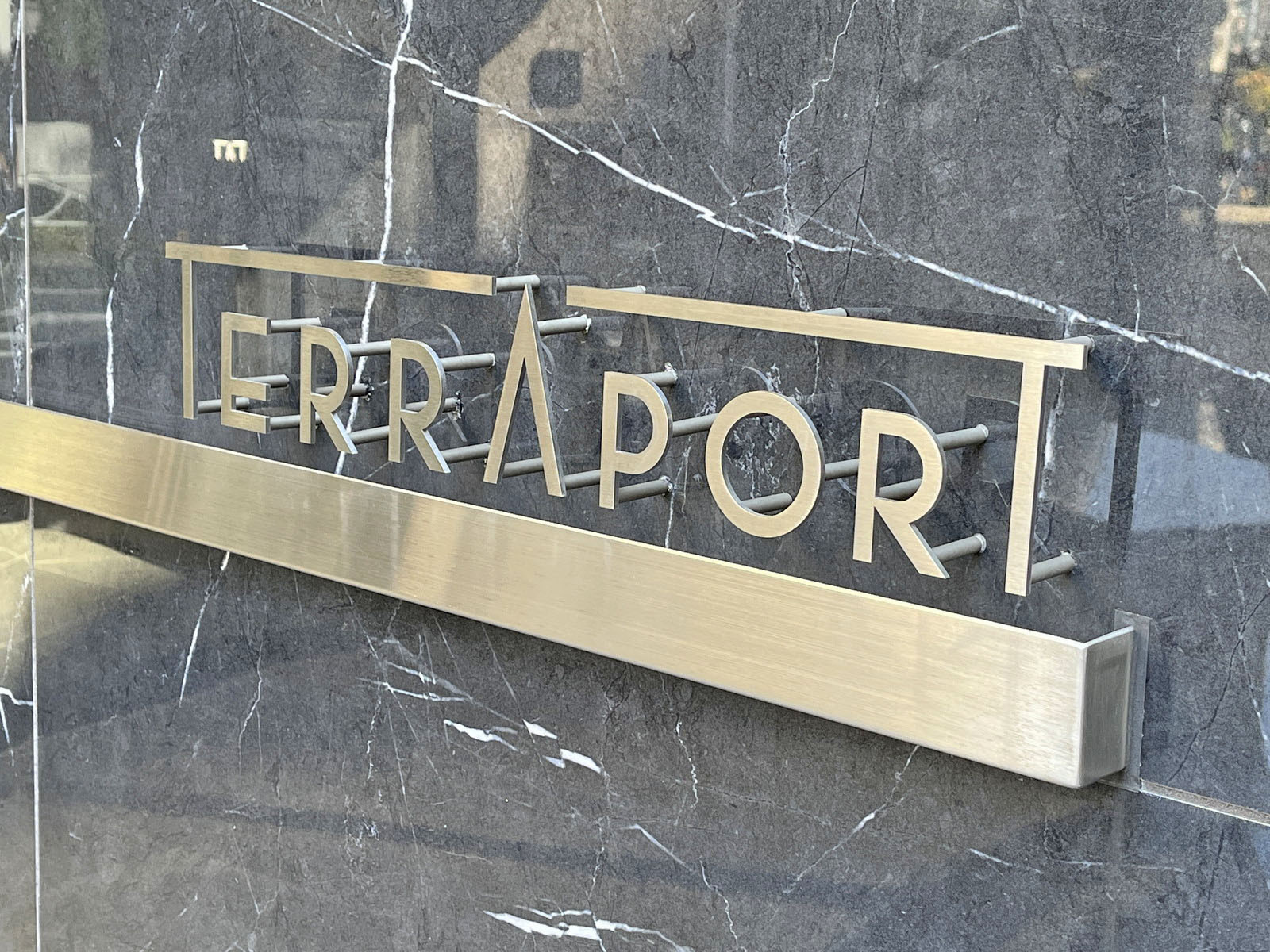 ネームプレート：TERRA PORT MEGURO