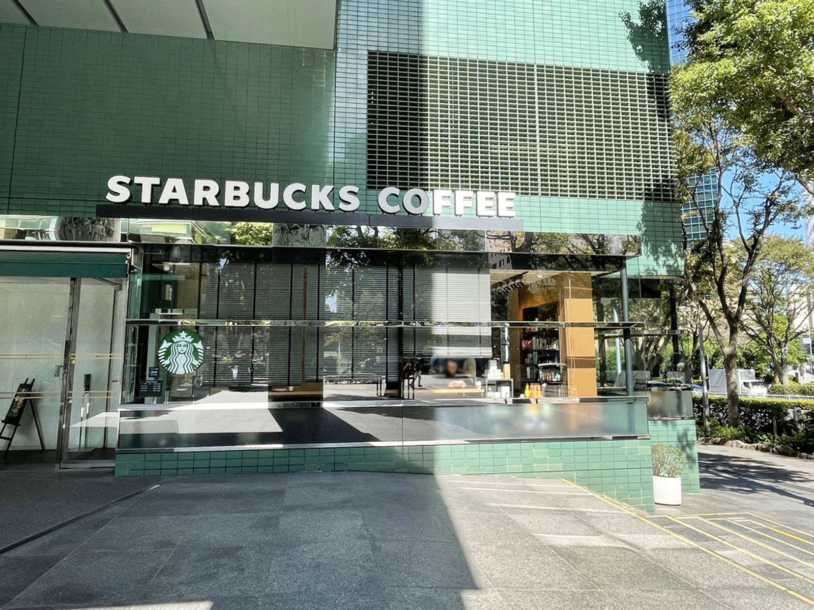 1階のスターバックス コーヒー 新宿グリーンタワービル店