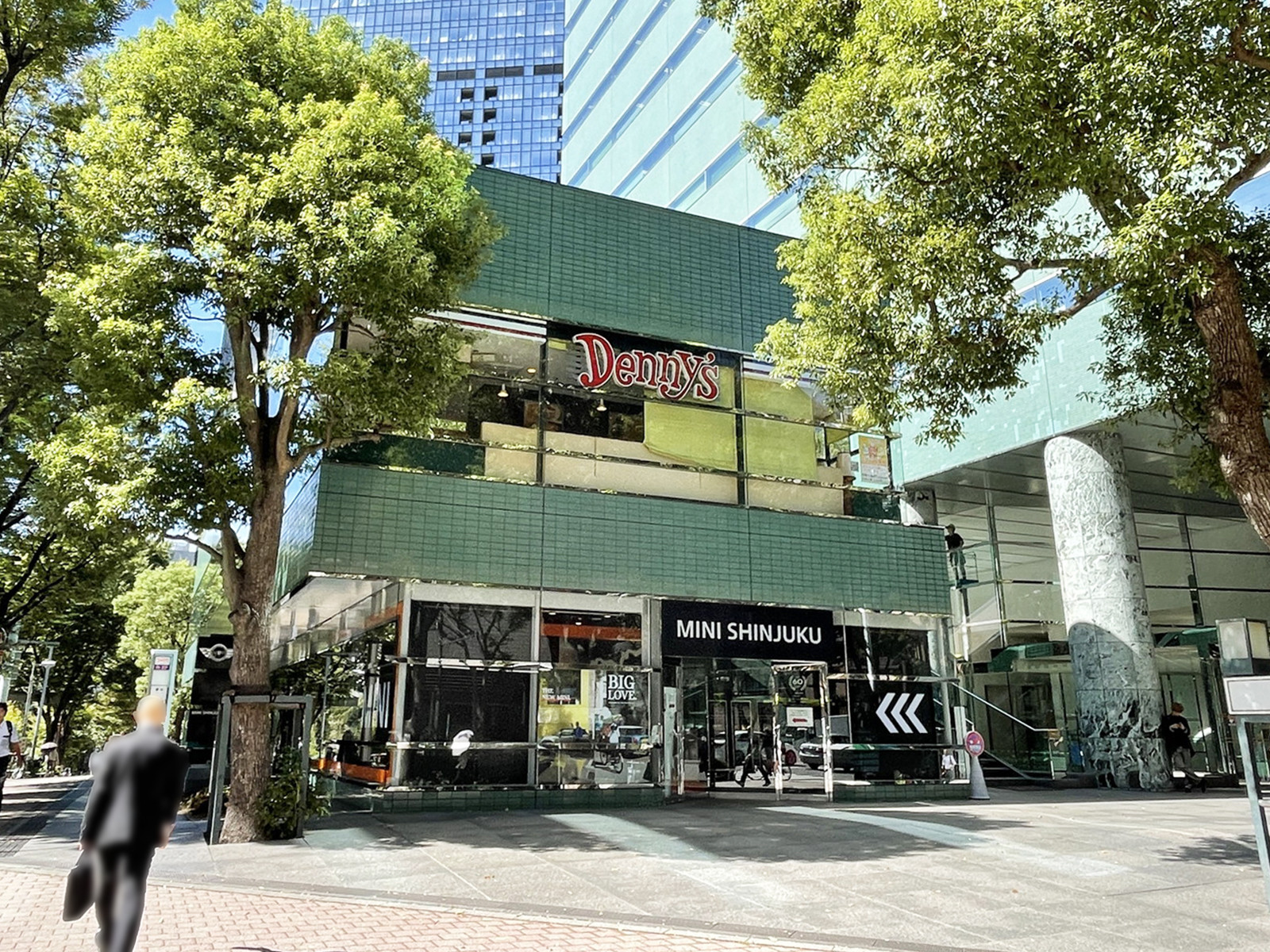 敷地内の店舗