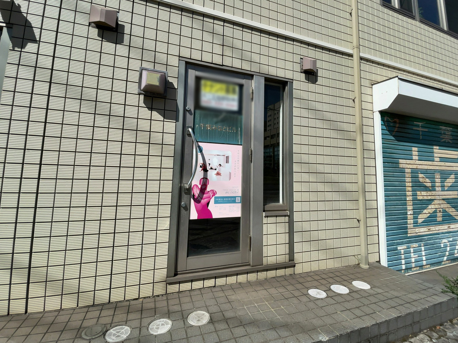 オフィスビル出入口