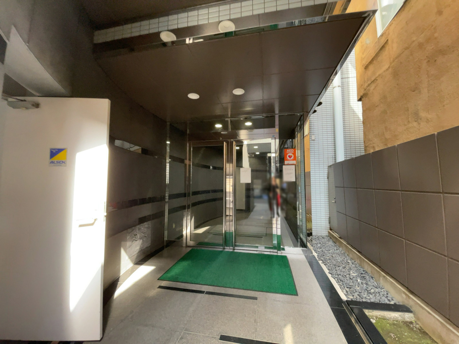 オフィスビル出入口