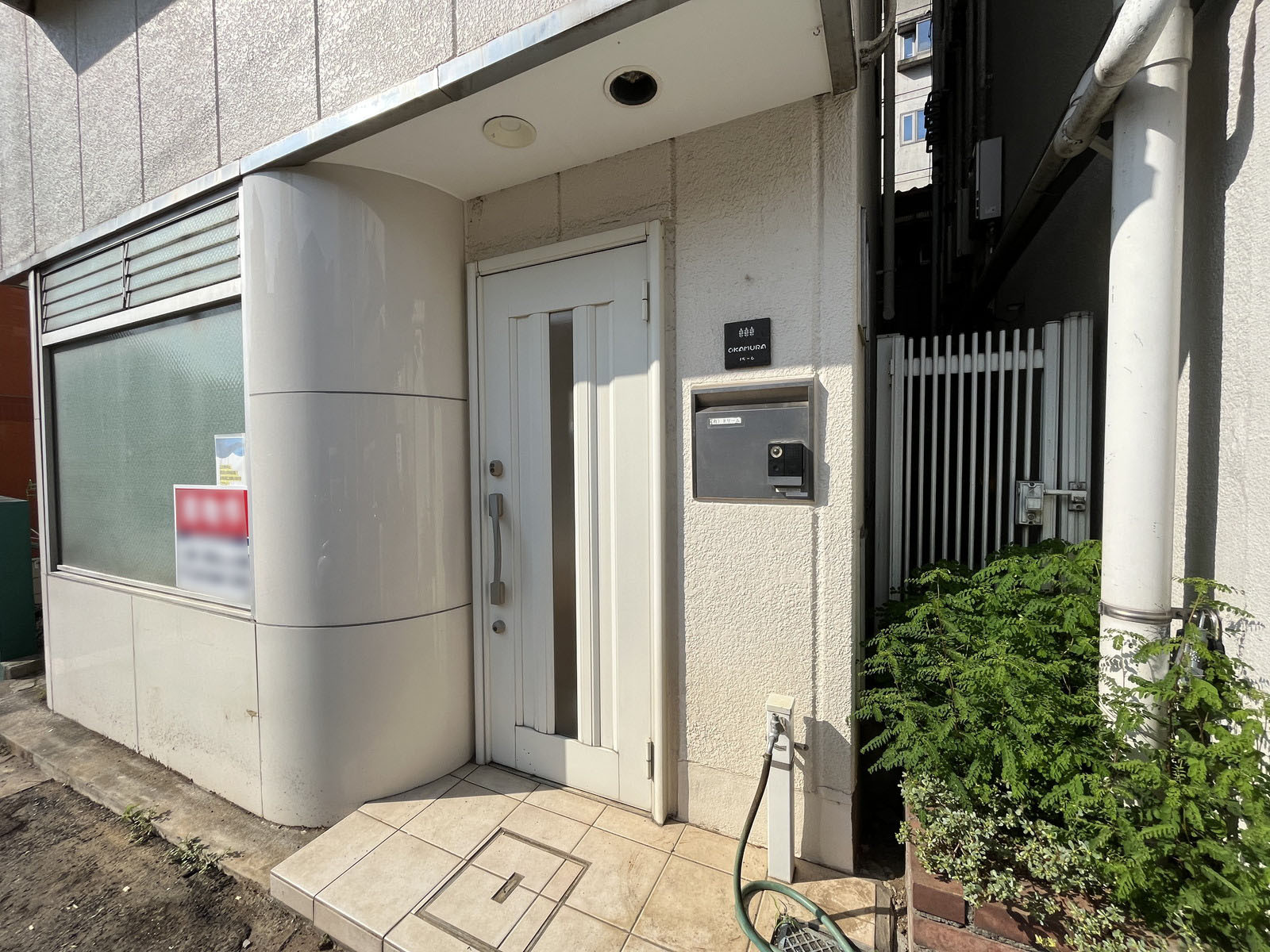 オフィスビル出入口