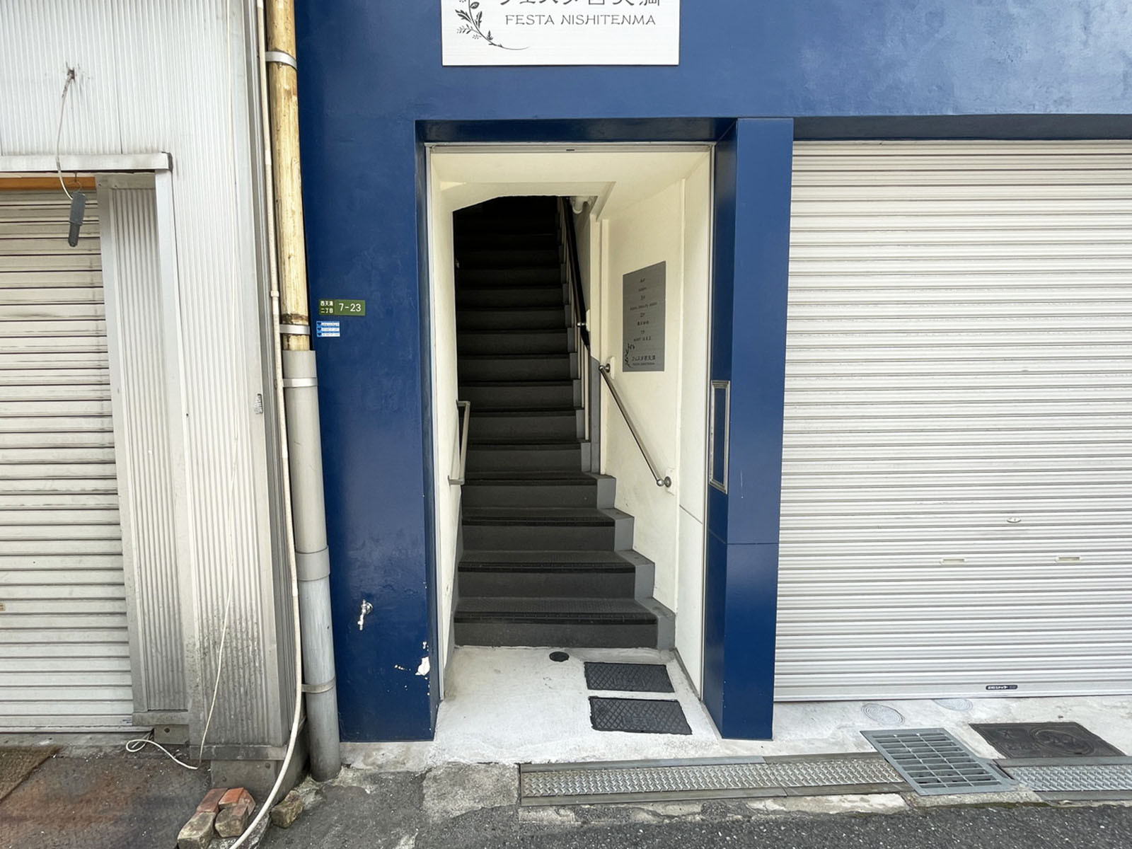 オフィスビル出入口