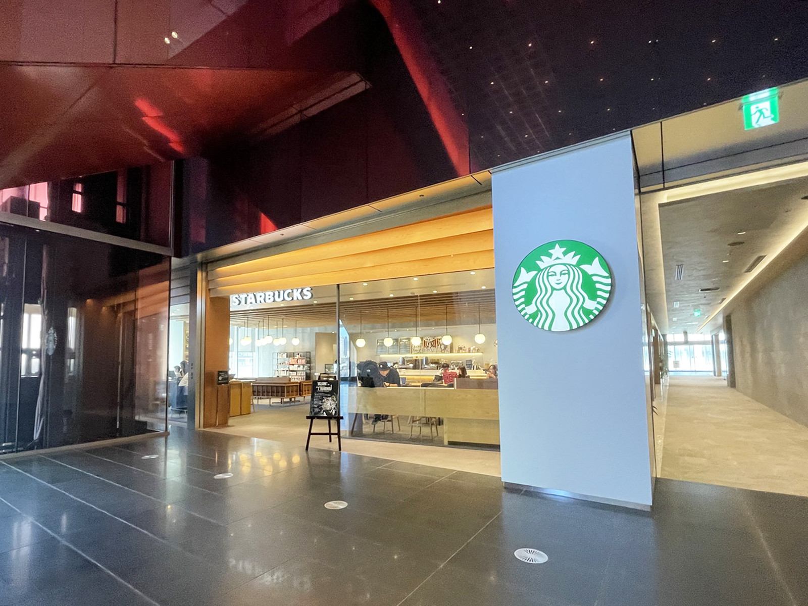 7階のスターバックスコーヒー虎ノ門ヒルズステーションタワー店