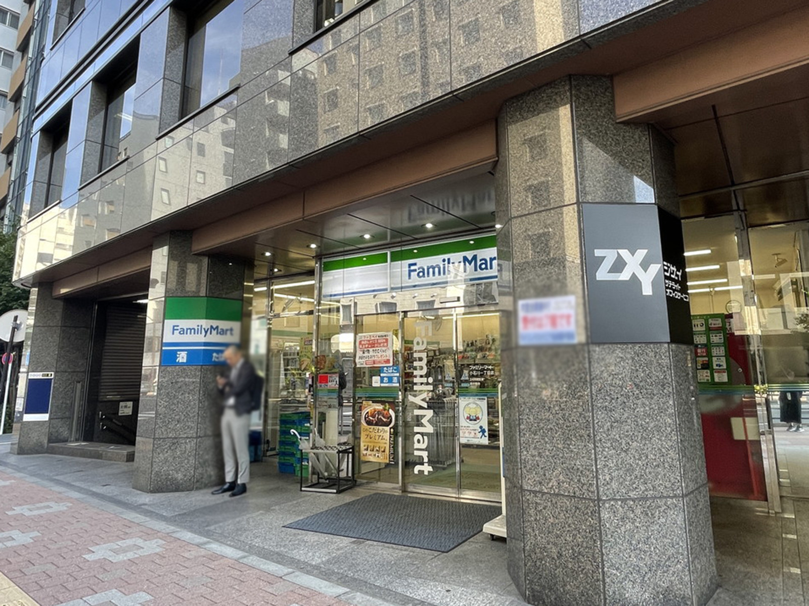 1階のファミリーマート小石川1丁目店