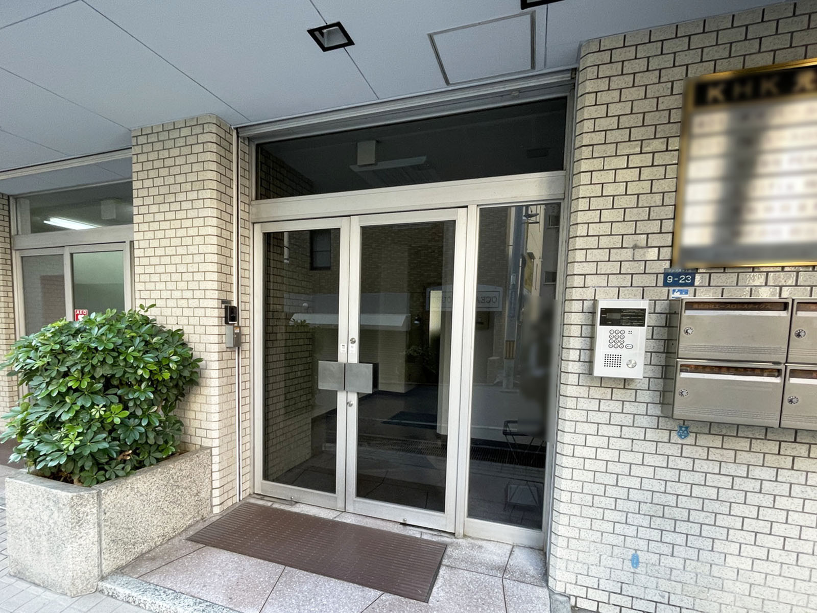オフィスビル出入口
