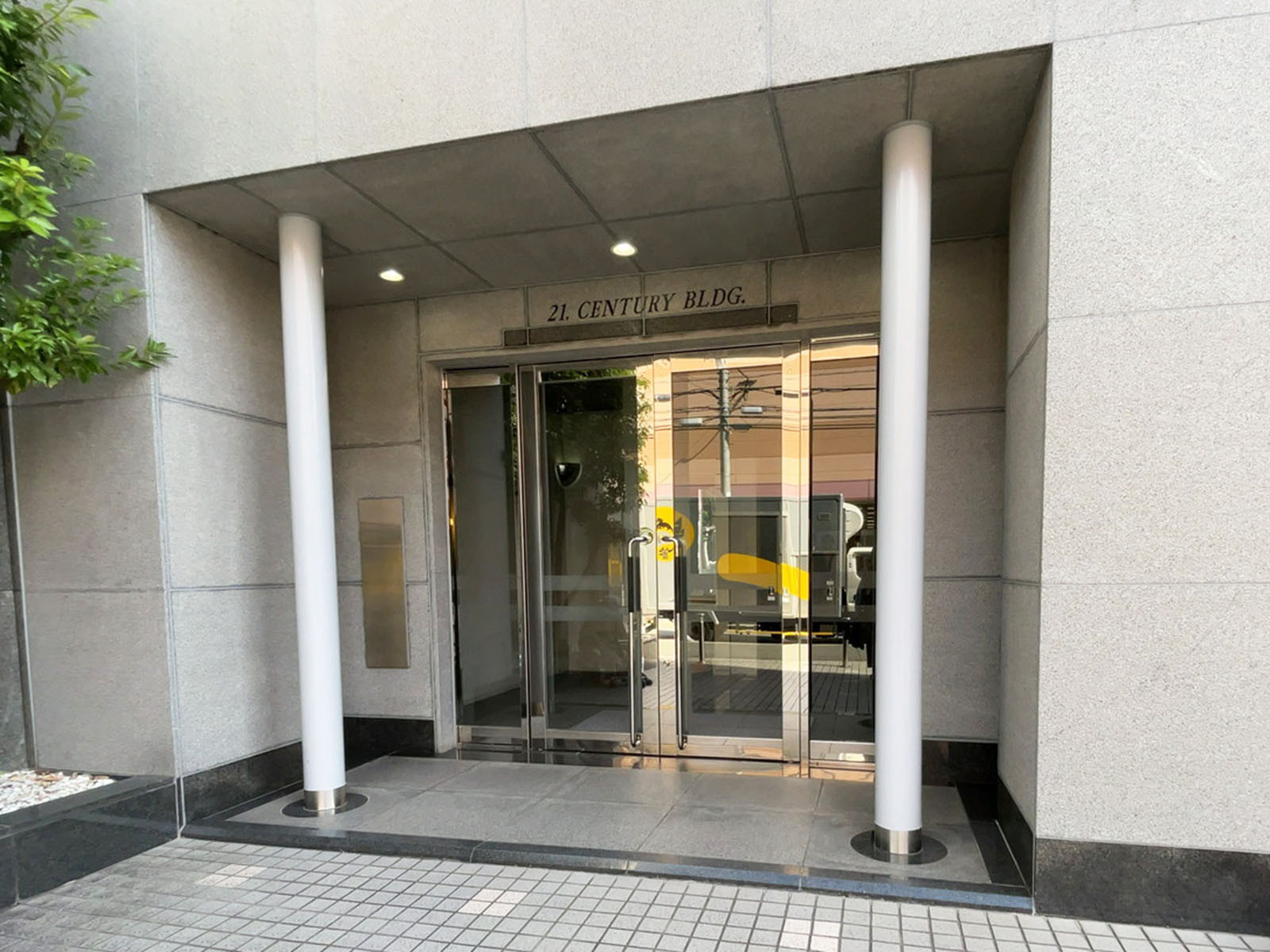 オフィスビル出入口