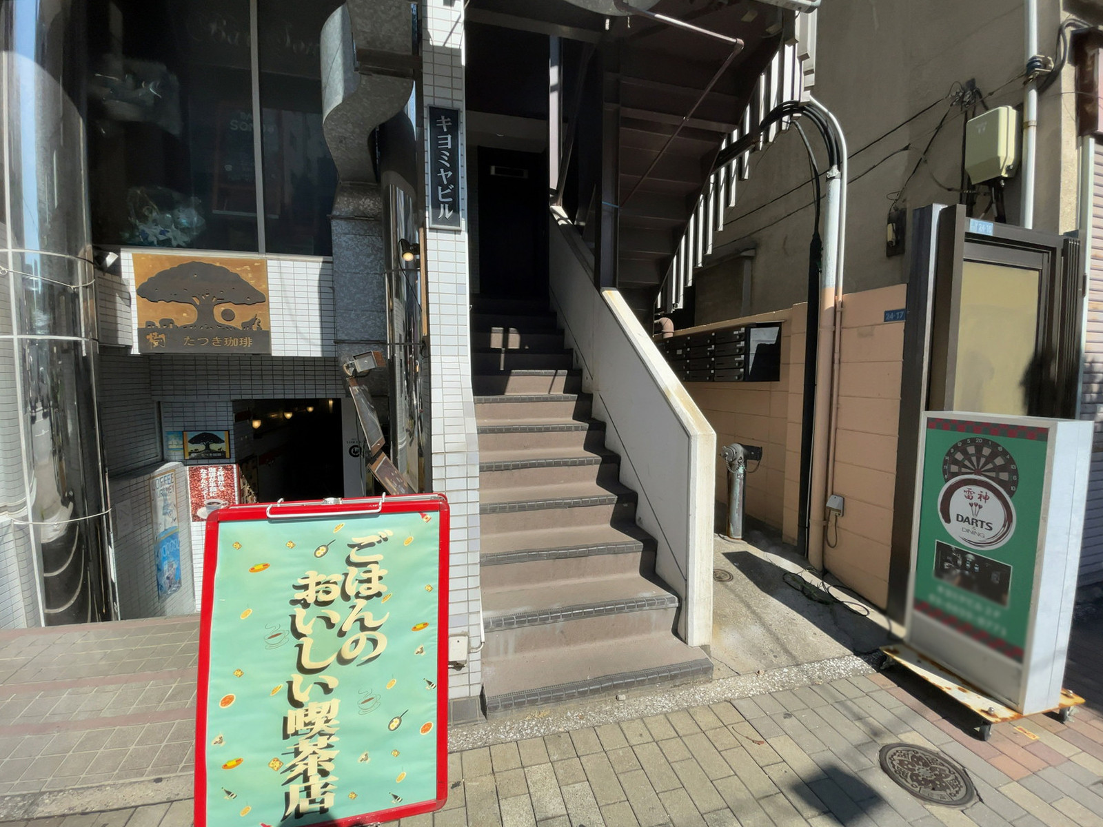 オフィスビル出入口