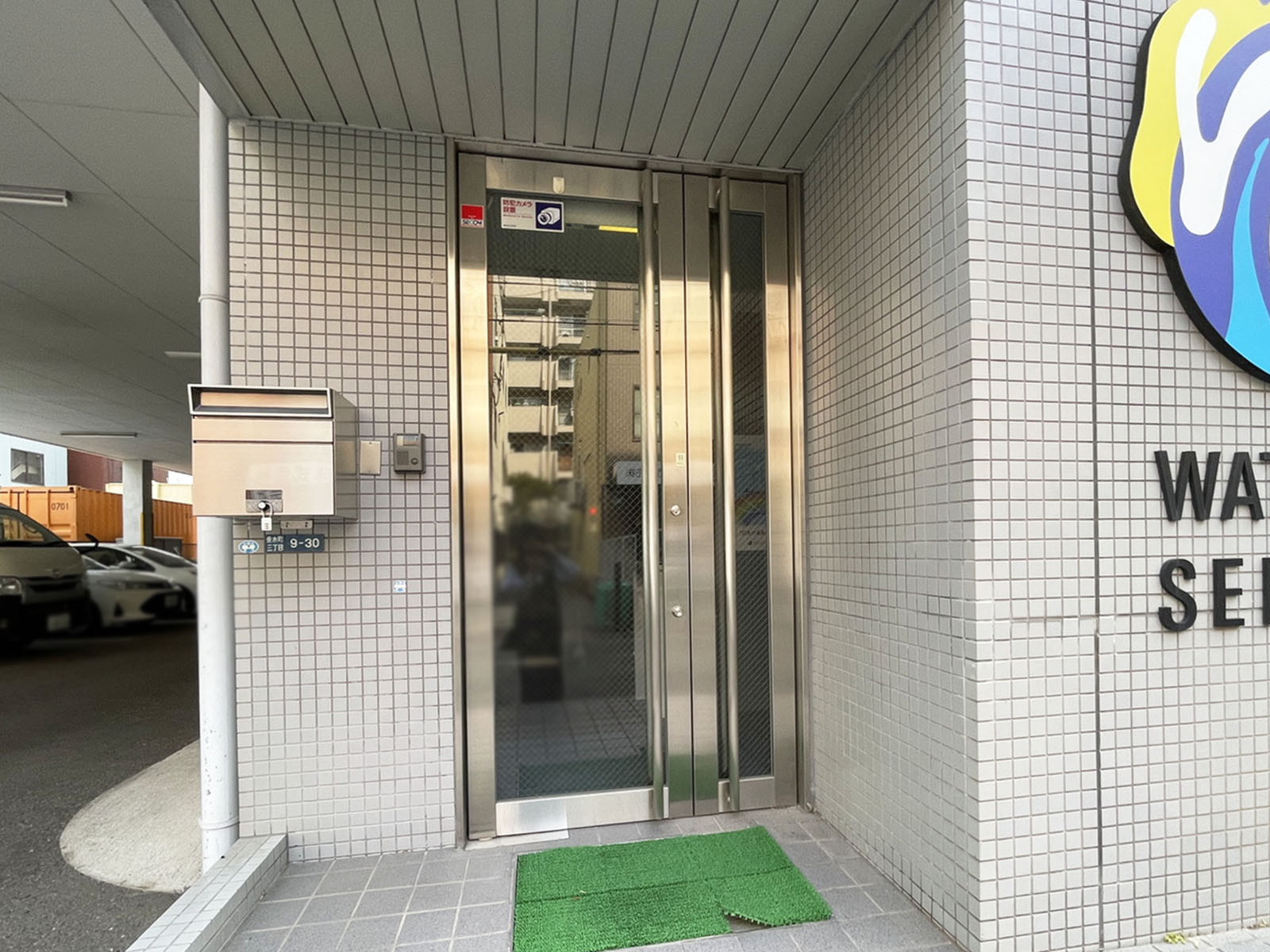 オフィスビル出入口